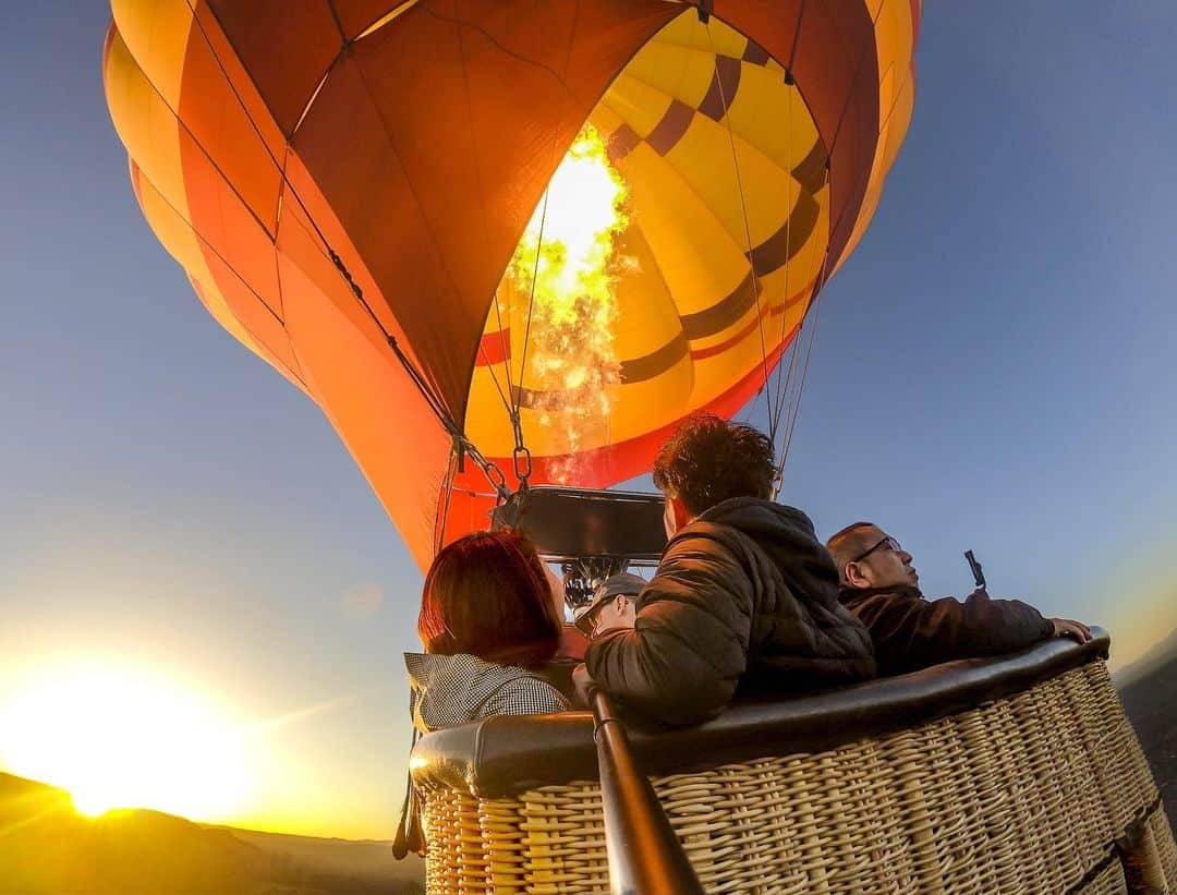 GoProさんのインスタグラム写真 - (GoProInstagram)「この高さならではの地平線＋セルフィー。 セドナ、アリゾナ州の上空から @shota_731 の一枚。 #TripOn ・ ・ ・ #GoPro #GoProJP #GoProのある旅 #アメリカ #アリゾナ #セドナ #熱気球 #HotAirBalloon」6月7日 18時08分 - goprojp