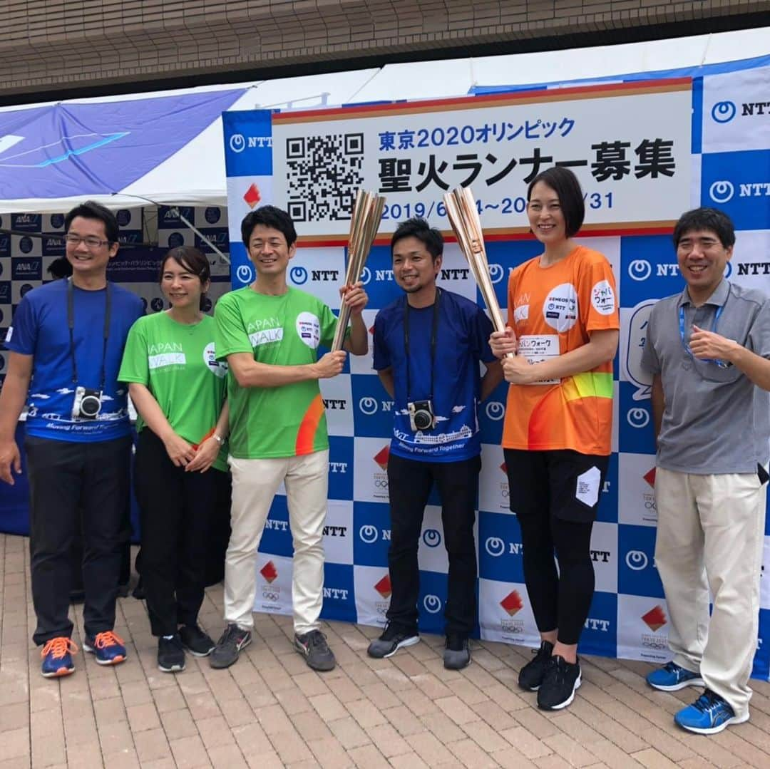 大山加奈さんのインスタグラム写真 - (大山加奈Instagram)「. . ジャパンウォーク in FUKUSHIMA 2019夏に 参加させていただきました‼︎ . . こちらのイベントは TOKYO2020を盛り上げ 障害がある方もない方も 誰もが分けへだてなく 共に暮らす社会を目指すという 趣旨の元開催されている イベントになります。 . . 今回は特別バージョンで 子供達のみの参加でした‼︎ . 一緒に歩いて交流し バレーボールを体験してもらいました‼︎ . バレー以外にも車椅子バスケや ボッチャ、義足体験やVRの体験など もりだくさんなイベントです‼︎ . . わたしも色々体験させてもらい 楽しませてもらいました‼︎ . . ミライトワとソメイティの レインコートバージョン かわいかったー😍💓 . . 今日のイベントを通じて 福島の子どもたちが TOKYO2020を身近に感じ がんばる力に変えてくれたら 嬉しいです‼︎‼︎ . . このあと福岡でお仕事なので 福岡に向かいます✈︎ . .  #ジャパンウォーク #福島 #FUKUSHIMA #TOKYO2020 #朝日新聞 #ENEOS #JR東日本 #ANA  #MIZUHO #NTT #tokyo2020🇯🇵 .  #TOKYO2020応援イベント #ミライトワ #ソメイティ #エネゴリくん」6月22日 14時04分 - kanaoyama0619