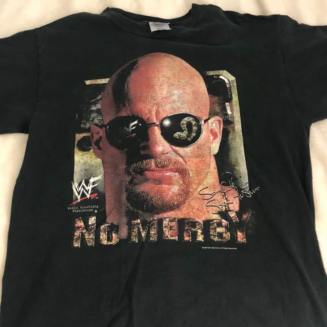 ストーン・コールド・スティーブ・オースチンのインスタグラム：「My nephew @neilwiegand got this old shirt the other day. What a score. Back when we was still flyin’ the F! The Federation days.  #goodtimes #oldschool #prowrestling #wwe  #stonecoldsteveaustin #bmf #dta #316」