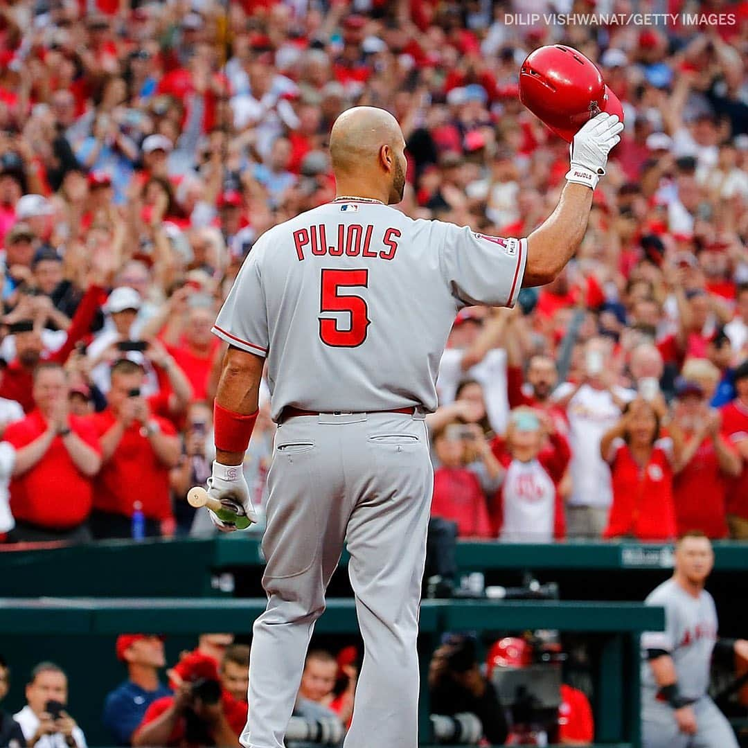 スポーツセンターさんのインスタグラム写真 - (スポーツセンターInstagram)「What a moment. Albert Pujols returns to St. Louis for the first time 👏 [SWIPE]」6月22日 12時51分 - sportscenter