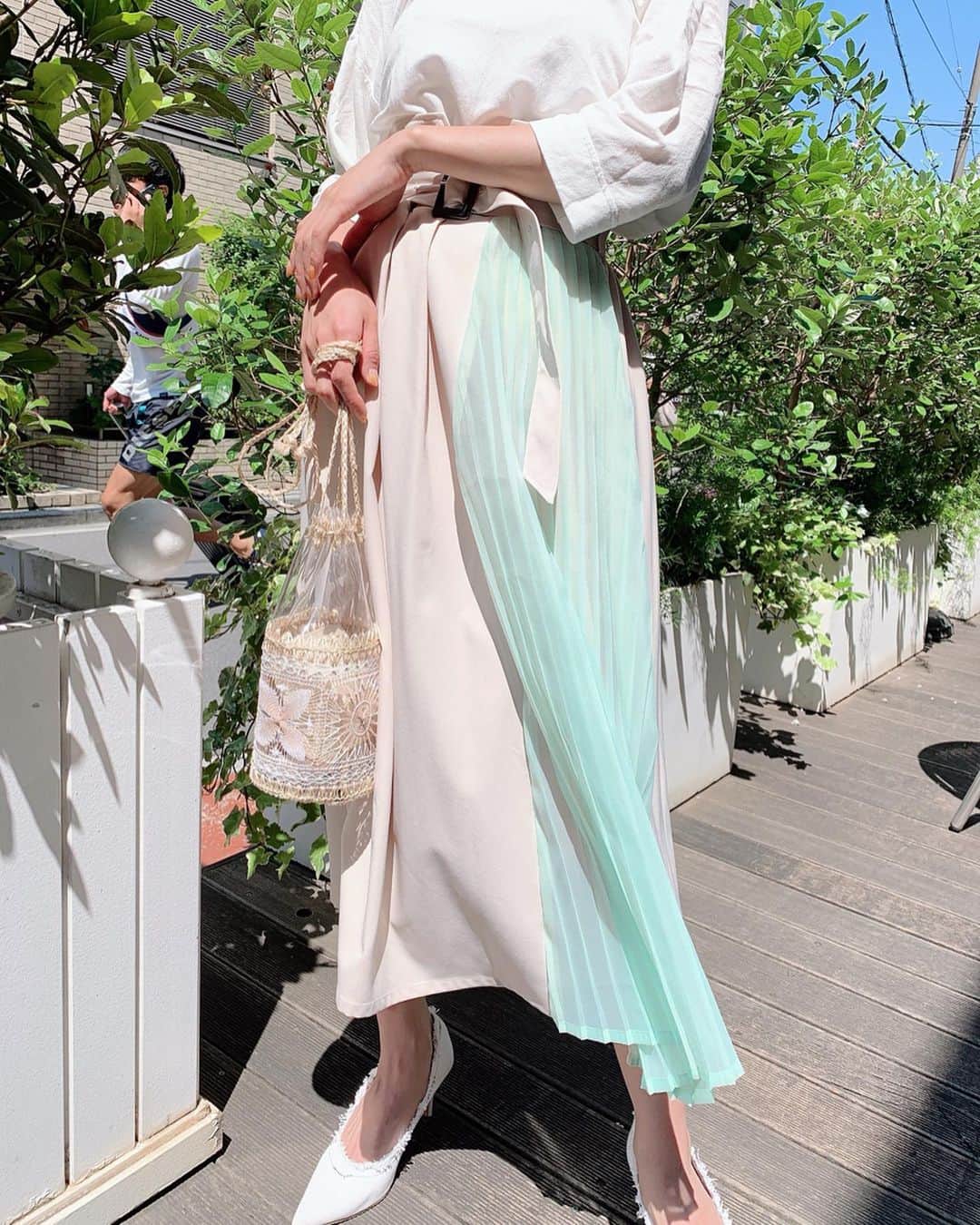 舟山久美子（くみっきー）さんのインスタグラム写真 - (舟山久美子（くみっきー）Instagram)「皆さまいかがお過ごしですか？😉💕この間カフェした時の私服❣️ 涼やかなスカートがとっても可愛い！お気に入り✨ @micoameriofficial  hatは @stylings_official かな？✨ #コーデ #休日 #私服 #cafe #代官山」6月22日 12時53分 - kumikofunayama