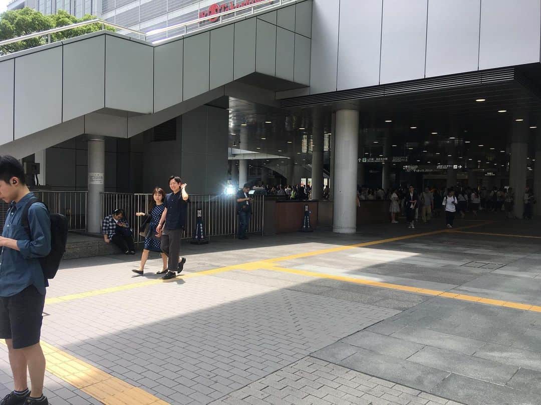 樋口和真のインスタグラム：「【本日！】 名古屋駅 路上Live 14:00〜18:00  桜通口 タワーゲート近く でやります！  もし、止められたら みんなで次の場所に 大移動しよう！  待ってるぞおおおお！」