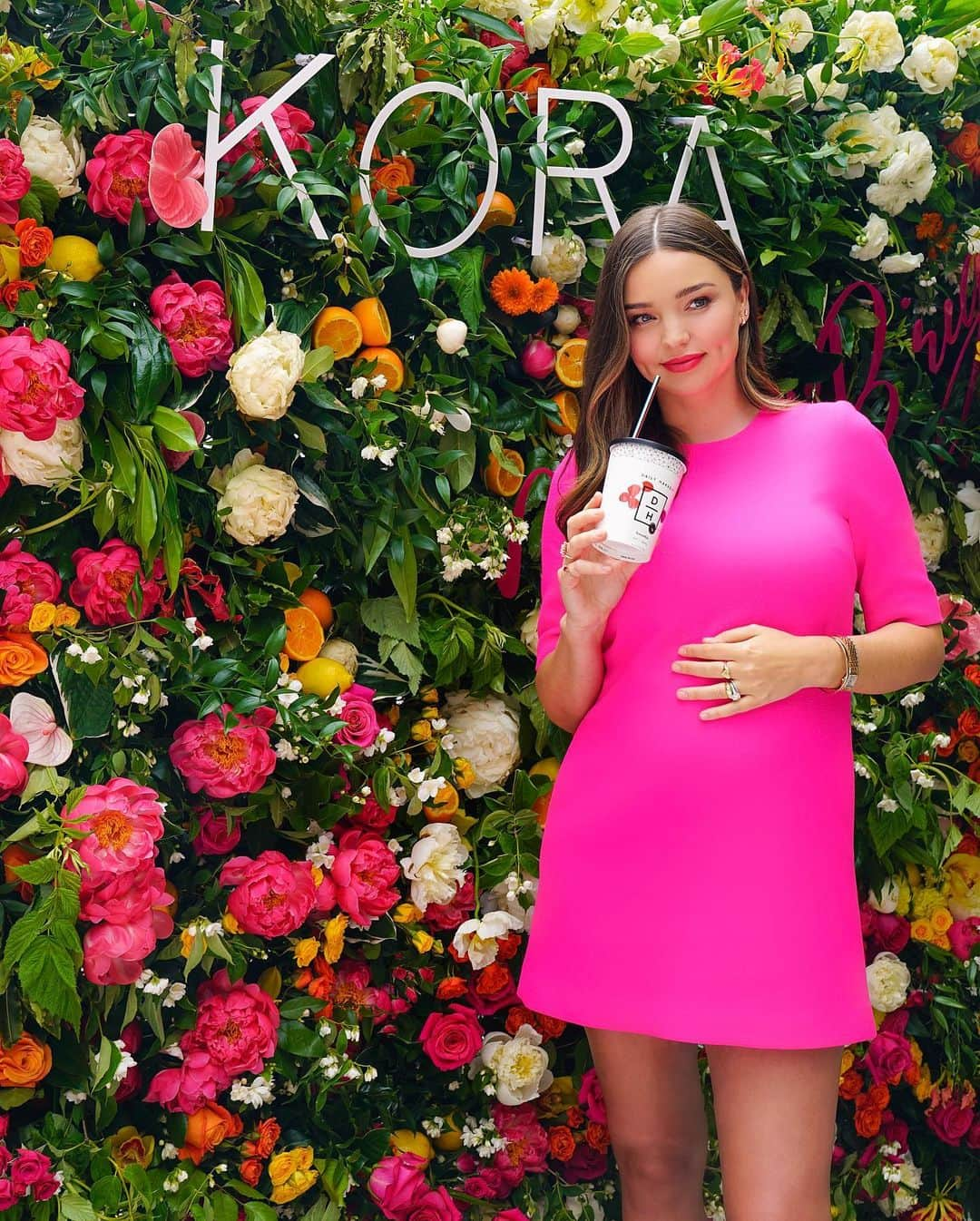 Just Jaredさんのインスタグラム写真 - (Just JaredInstagram)「Pregnant @mirandakerr is supported by ex @orlandobloom’s new fiancée @katyperry & @sofiarichie at her @koraorganics Luncheon! #MirandaKerr #KatyPerry #SofiaRichie Photos: Kora Organics」6月22日 13時16分 - justjared