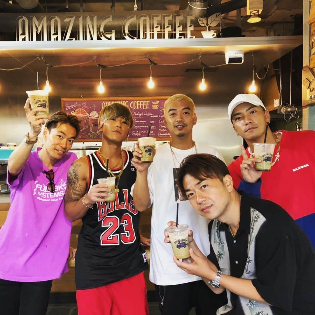 P-CHOさんのインスタグラム写真 - (P-CHOInstagram)「本日からスタート‼️ @amazing_coffee_official × @dobermaninfinityofficial  コラボドリンク「AMAZING 5IVE 」です✨ドーベルらしい、決して甘くなかった5年間の味がこの一杯に詰まっておりますので是非飲んでみて下さい‼️このドリンクを一緒に考えてくれた @exile_tetsuya_epi 君に大きな感謝を✨本当にありがとうございます(^-^) #dobermaninfinity  #amazing5ive」6月22日 13時22分 - p_cho_ldh