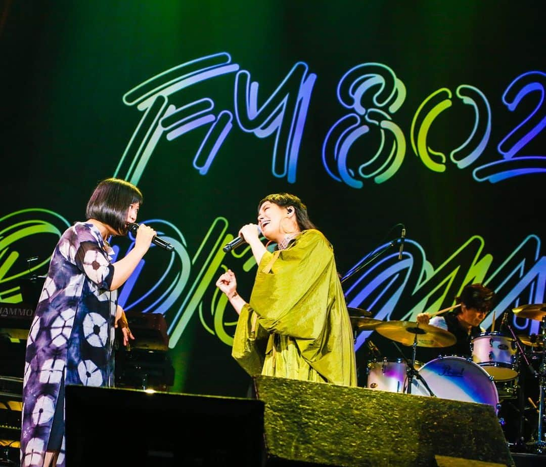 FM802さんのインスタグラム写真 - (FM802Instagram)「#FM802 #30PARTY RADIO MAGIC🔮  FM802開局30周年記念イベント #レディオマジック🎤 #絢香 が #AI をステージに呼び込みコラボレーション✨  この日のライブ音源は各番組と、6月23日(日)19時からの特別番組でオンエア予定📻」6月22日 13時32分 - fm802_pr