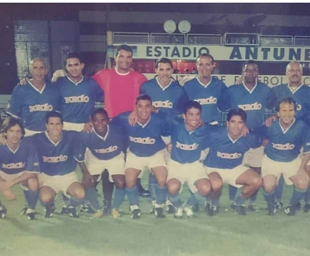 ジーコさんのインスタグラム写真 - (ジーコInstagram)「Algumas fotos de jogos beneficentes da qual participei seja no campo ou no futsal,peladas de fim de ano em Quintino,na praia e em jogos da Escola de Futebol Zico 10.Tem muita fera espalhada por ai.Curtam as fotos.」6月22日 13時25分 - zico