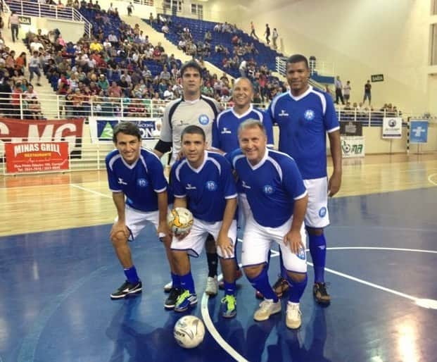 ジーコさんのインスタグラム写真 - (ジーコInstagram)「Algumas fotos de jogos beneficentes da qual participei seja no campo ou no futsal,peladas de fim de ano em Quintino,na praia e em jogos da Escola de Futebol Zico 10.Tem muita fera espalhada por ai.Curtam as fotos.」6月22日 13時25分 - zico