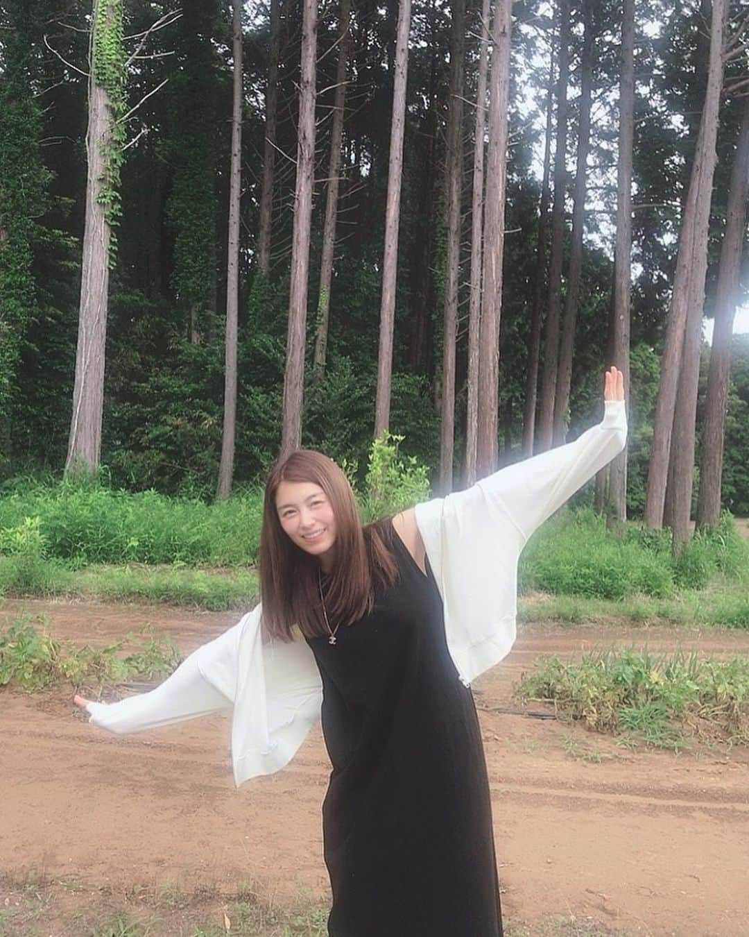 麻衣愛さんのインスタグラム写真 - (麻衣愛Instagram)「空気が綺麗🌲 珍しく早起きしてきました!! #森林浴 #自然 #祖父母宅 #すっぴん #空気感 #ワンピース #gu #らくちんコーデ」6月22日 13時25分 - maiaiii_0814