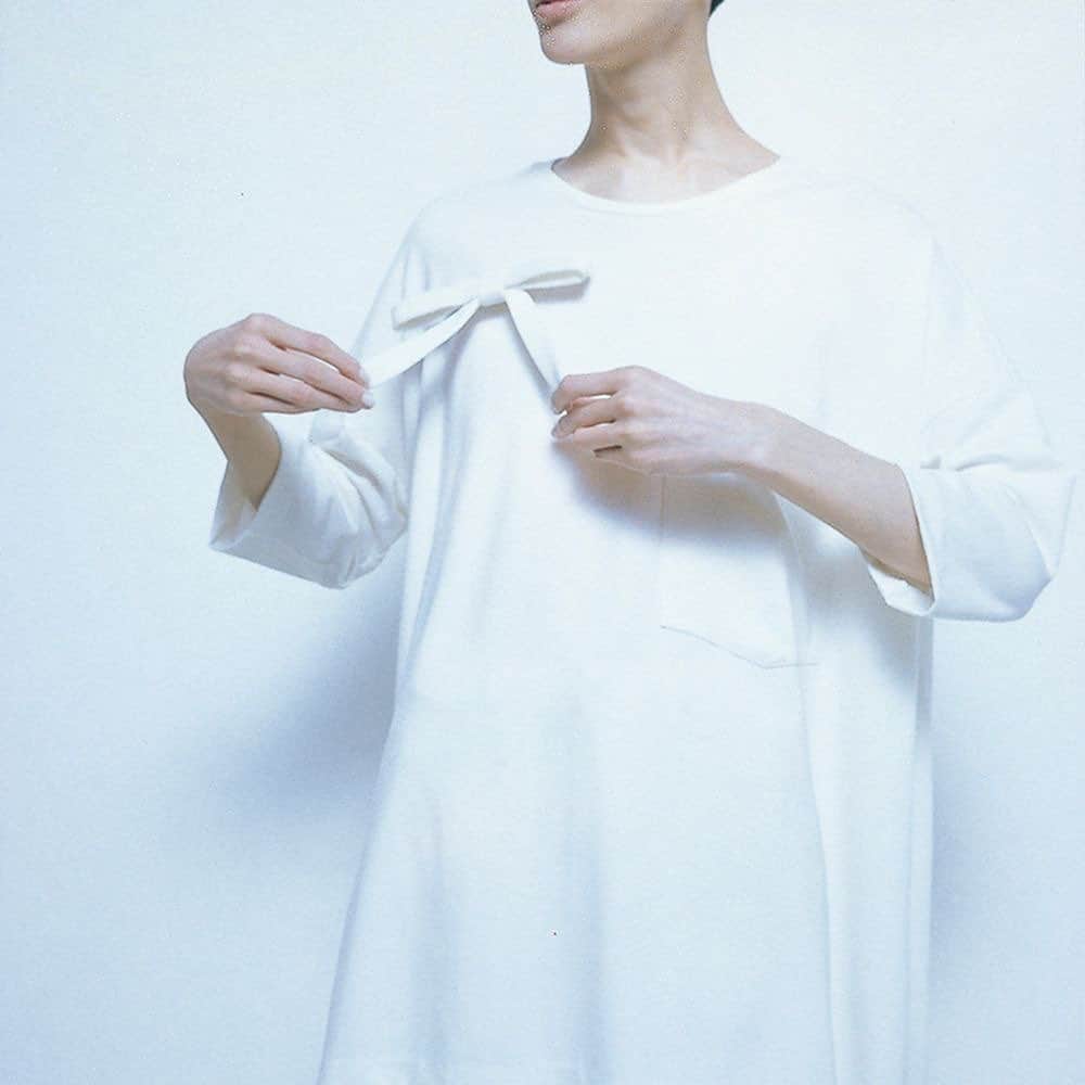 ginza magazineさんのインスタグラム写真 - (ginza magazineInstagram)「次に狙う白は、ただの白じゃない。⠀ ⠀ 長めの丈でTシャツなれど上品な佇まい。⠀ @cote.official⠀ ⠀⠀⠀ 現在発売中のGINZA7月号では、⠀⠀今年らしくアップデートした10種類100枚のTシャツを集めました🤘⠀⠀⠀ 必ず欲しい♡が見つかる 2019年夏の決定版⠀⠀⠀ どんなに暑い夏だって、お気に入りさえあれば乗り切れる、はず？⠀⠀⠀ ⠀ ⠀⠀⠀ ぜひプロフィールリンクから、チェックしてみてね💯⠀⠀⠀⠀ @ginzamagazine⠀⠀⠀⠀⠀ ⠀⠀ ⠀⠀⠀⠀⠀ ⠀⠀⠀ #ginzamagazine #Tshirt #wardrobe #tokyo #Tシャツ」6月22日 13時42分 - ginzamagazine
