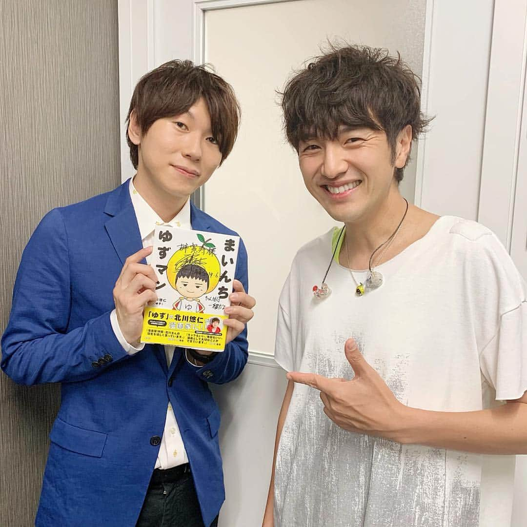 北川悠仁さんのインスタグラム写真 - (北川悠仁Instagram)「昨夜はインスタライブ観てくれてありがとう。 #Mステ おまけ。 #サカナクション さん #80年代テイスト混ぜてもらいました #木下晴香 さん #気分はアラジン #映画観にいきたーい  #たまたま控え室が隣だった #古市憲寿 くん #気がつけば知り合って随分経ちます #変わらない飄々とした感じ #居心地いいんだよな #実は誕生日一緒なんだ」6月22日 13時38分 - yujin_kitagawa