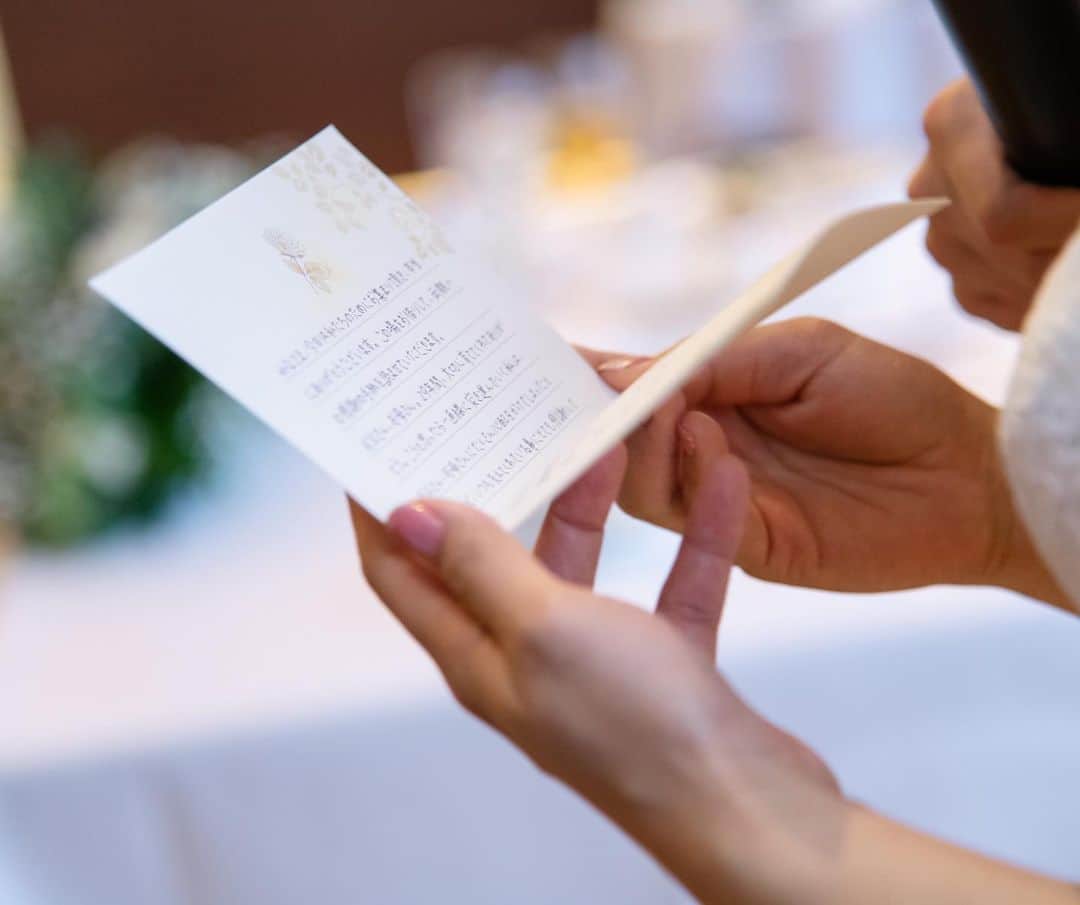 St.AQUA 東京の結婚式場 サンアクアチャペルさんのインスタグラム写真 - (St.AQUA 東京の結婚式場 サンアクアチャペルInstagram)「感謝の気持ちを込めて . ご披露宴の結びに欠かせない ご新婦様のお手紙。 . 普段なかなか伝えられない ありがとうの気持ちを込めて。 . . wedding date 2019.5.18 groom&bride K&M hair&makeup @ayumi.hm_aqua  planner Nao Orido . . #サンアクア #サンアクアチャペル #d_wedding #海の近くのウエディング #2019年夏婚 #2019年秋婚 #2019年冬婚 #挙式とお食事会 #船上パーティー #少人数ウエディング #ファミリーウエディング #ウエディングブーケ #会場コーディネート #家族婚 #家族挙式 #マタニティウエディング #パパママ婚  #ブライダルフェア #ウエディングドレス #ドレス試着 #結婚式場探し #式場探し #式場見学  #プレ花嫁 #2人挙式  #船上ウエディング #結婚式準備 #竹芝 #日本中のプレ花嫁さんと繋がりたい」6月22日 13時43分 - staquatakeshiba