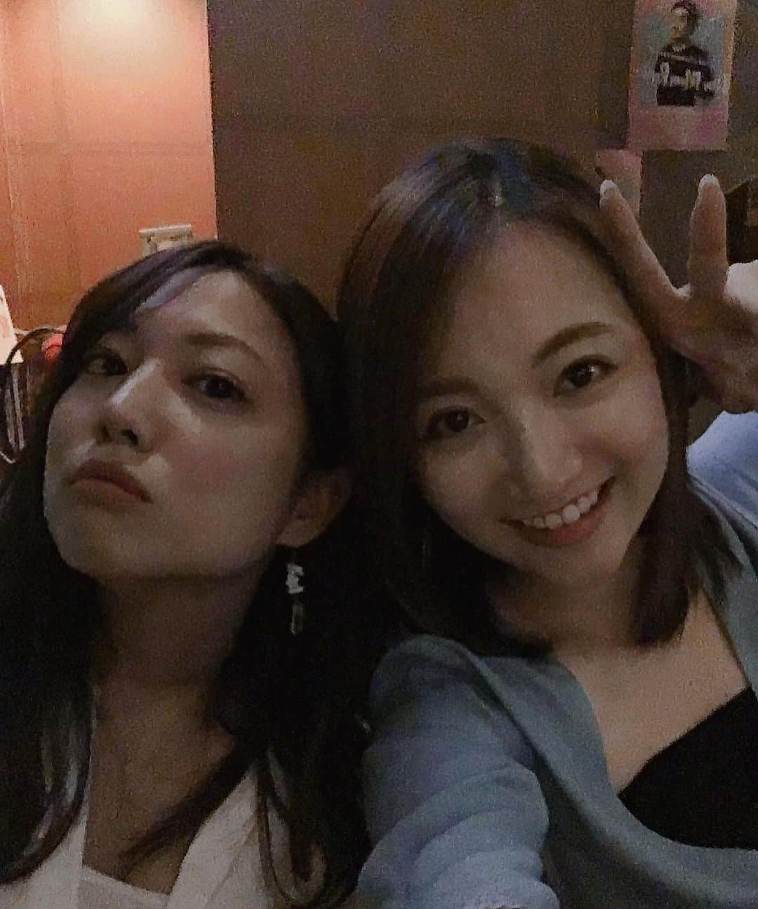 瀬戸山清香さんのインスタグラム写真 - (瀬戸山清香Instagram)「昨夜は萌ちゃんと飲んだよー♪  最近私がハマってるメキシカンへ行き。 私の知り合いのバーを2軒はしごして。  最後にFolder5とEARTHをお互いリクエストして歌い終了✨  当時の寮の話とか思い出話が沢山で、大人になったよねぇ💕 て、なったなぁ。  沖縄弁が飛び交ってた食堂が懐かしい😍❤️ Folder5の沖縄弁が強烈だったのと、沖縄のアクターズの人達が多い寮だったから語尾の「さぁ〜」が移ってたの思い出した（笑）  はぁ〜懐かしい！！！🤣✨ この時の1番多感で何に対してもキラキラしてた時期を一緒に過ごした人達って本当に宝だなぁって思う。  食堂で一緒にご飯食べてた萌ちゃんとお酒を飲めるようになったって最高だね😊✨青春だなぁ😂😂😂❤️ #folder5 #石原萌 #萌えって表現を初めて知った時に真っ先に浮かんだのは萌ちゃんだった #字が一緒 #folder5の曲はAmazing love が好き #昨日一緒に歌った #帰るって会計したのに最後の最後にテンションぶち上がり #超楽しかったです」6月22日 13時54分 - setoyama_sayaka