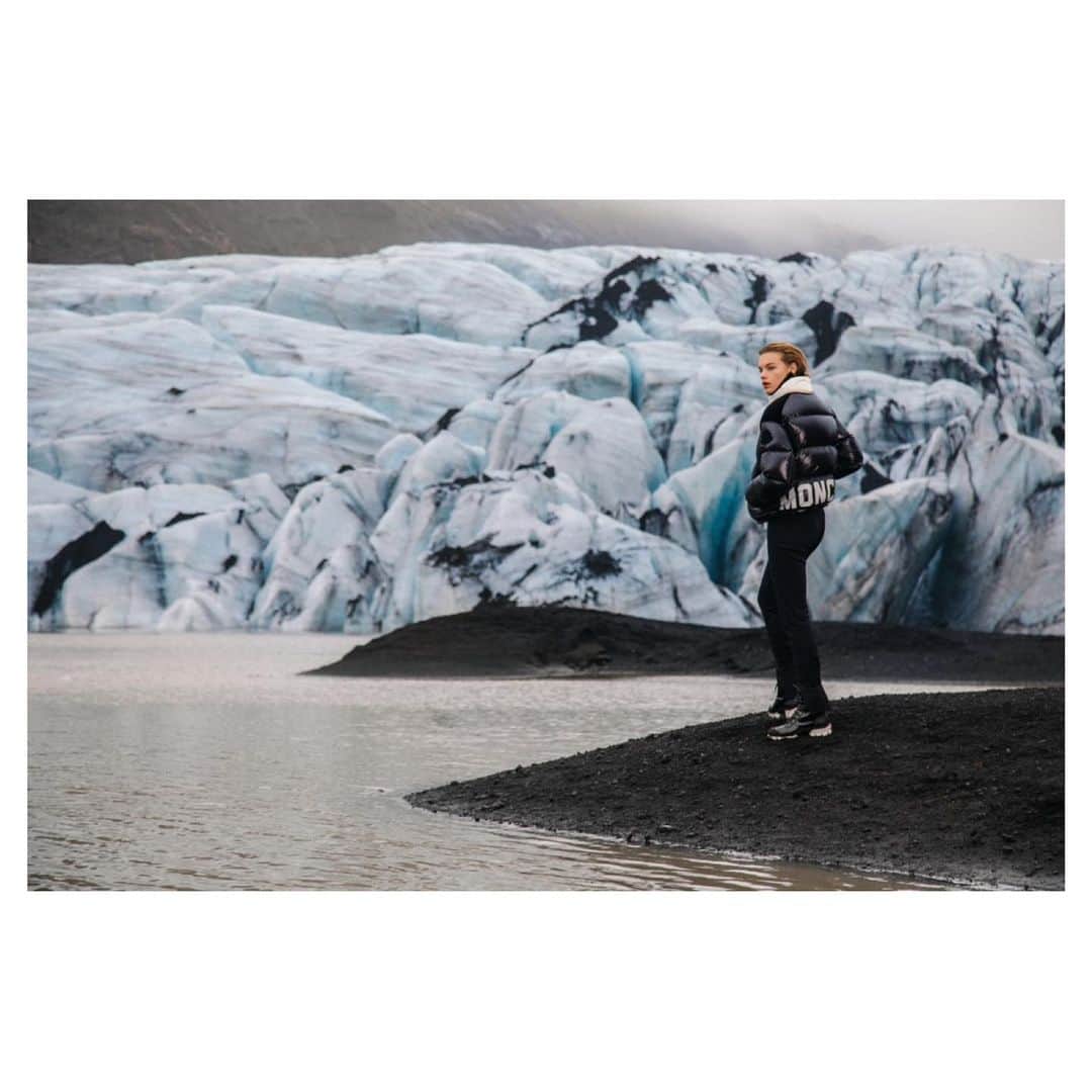 コール・スプラウスのインスタグラム：「Shout out to @moncler for hosting an incredible trip to Iceland and for a great shoot. #moncler  Model: @estellaboersma  Styling: @natasharoyt  Hair: @mustafayanaz  MU: @ciaradoesmakeup」