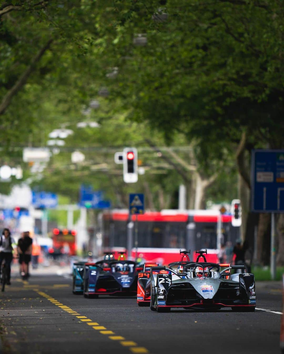 セバスチャン・ブエミさんのインスタグラム写真 - (セバスチャン・ブエミInstagram)「#SwissEPrix Busy days here in Bern in this unique paddock! Serious things start tomorrow with free practice, qualifying and race ! 🇨🇭 ------- 🔗 Help me to get some extra power by voting on the #FanBoost link in my bio or tweet with #FanBoost & #SebastienBuemi」6月22日 5時23分 - sebastien_buemi