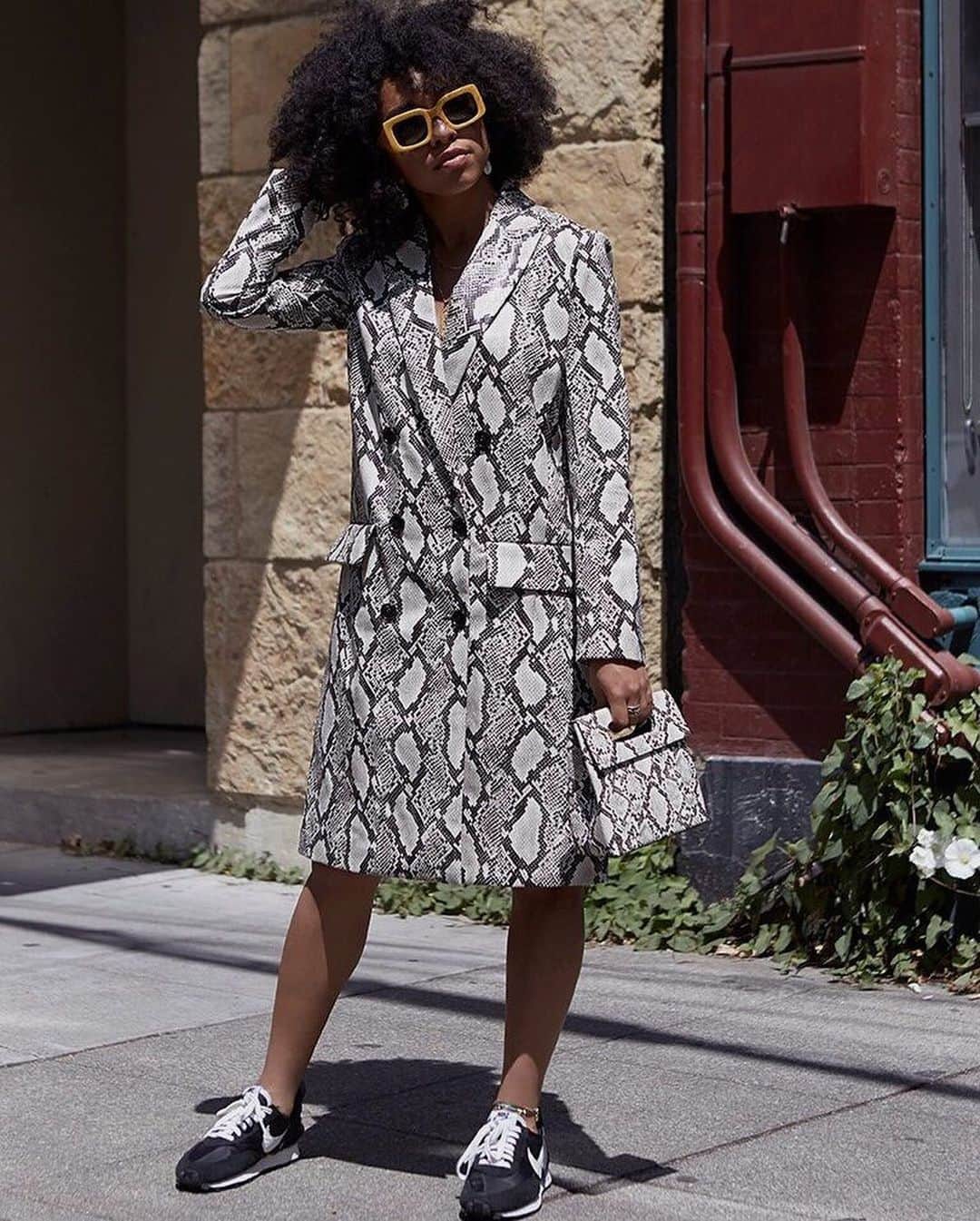 Nordstromさんのインスタグラム写真 - (NordstromInstagram)「Kicking off summer with a few of our very own sharing how *they* plan to style this season under the sun. First up: Ebony from our styling department: “Prints were always my first love and this summer I’m all about snake print. You’ll also never find me without sneakers on. No matter the occasion or time of day, it’s comfort over everything but make it fashion.”」6月22日 5時23分 - nordstrom