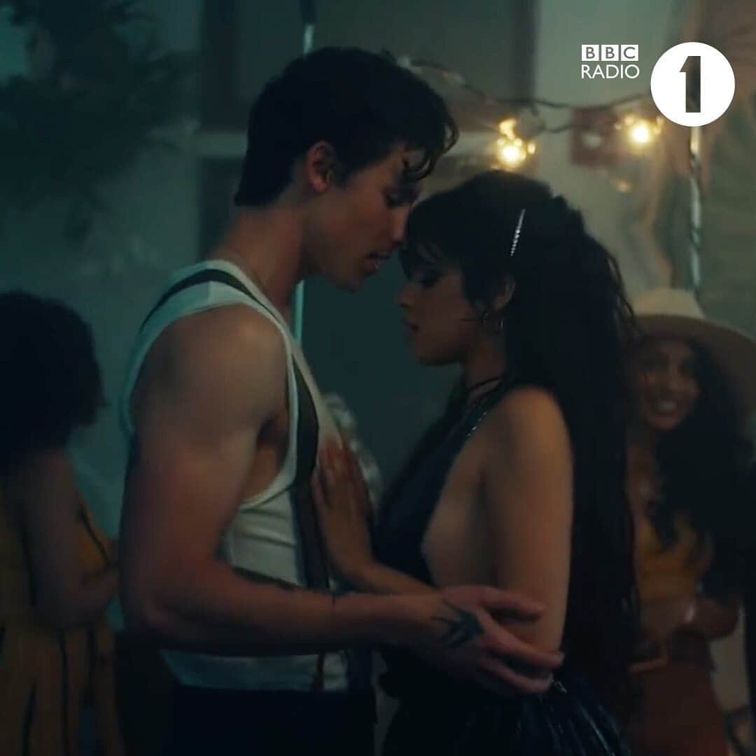 BBC Radioさんのインスタグラム写真 - (BBC RadioInstagram)「Well that escalated quickly (and we only ordered pancakes) 😳🥞 Be honest, how many times have you watched the video for Señorita?」6月22日 5時26分 - bbcradio1