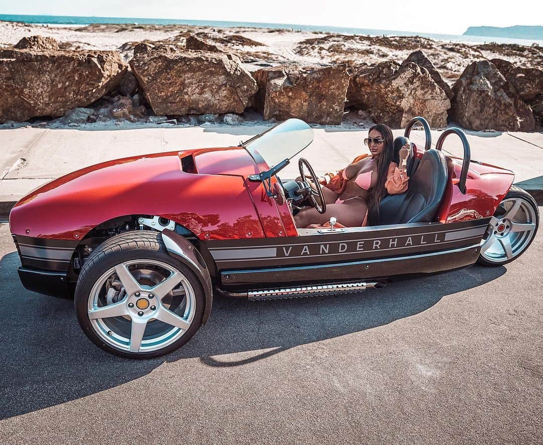 Aylen Aのインスタグラム：「Beach cruising 😎」