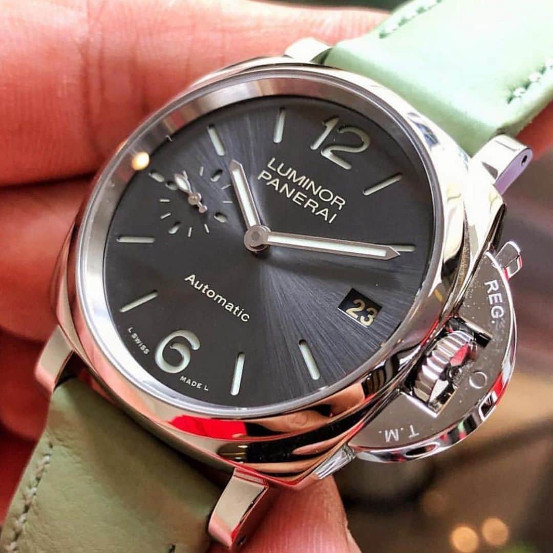 パネライのインスタグラム：「You don’t have to be a fan of the slimmer cased Due collection but this 38mm piece with grey sunburst dial sure does look nice. But of course way too small for me. Pic by @hobijamindonesia #paneraicentral」