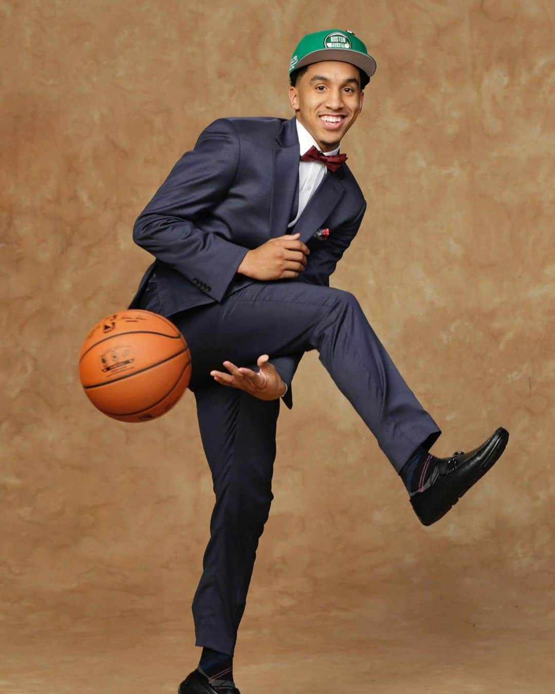 NBAさんのインスタグラム写真 - (NBAInstagram)「First photo shoot as a pro! #NBADraft」6月22日 5時44分 - nba