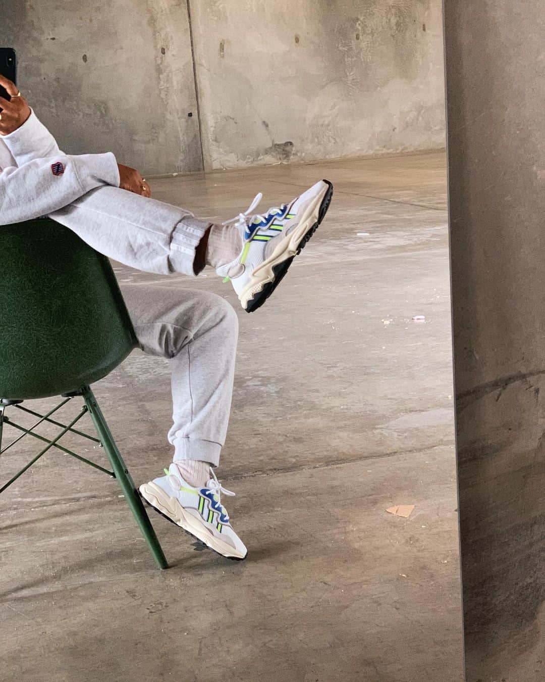 UNDFTDさんのインスタグラム写真 - (UNDFTDInstagram)「A throwback designed for today’s comfort. The adidas Originals Ozweego, inspired by the vintage silhouettes of the 90s and updated with an improved adiPRENE+ midsole, drops Saturday 6/22 at All Undefeated Chapter Stores and Undefeated.com」6月22日 6時08分 - undefeatedinc