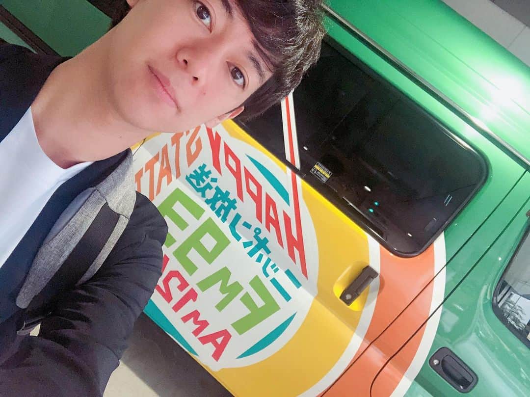 松阪ゆうきのインスタグラム：「おはよう☀  一本目の生放送❣️ このあと、6:42頃から ニッポン放送📻に出演。  #松阪ゆうき #ニッポン放送 #徳光和夫のとくモリ歌謡サタデー」