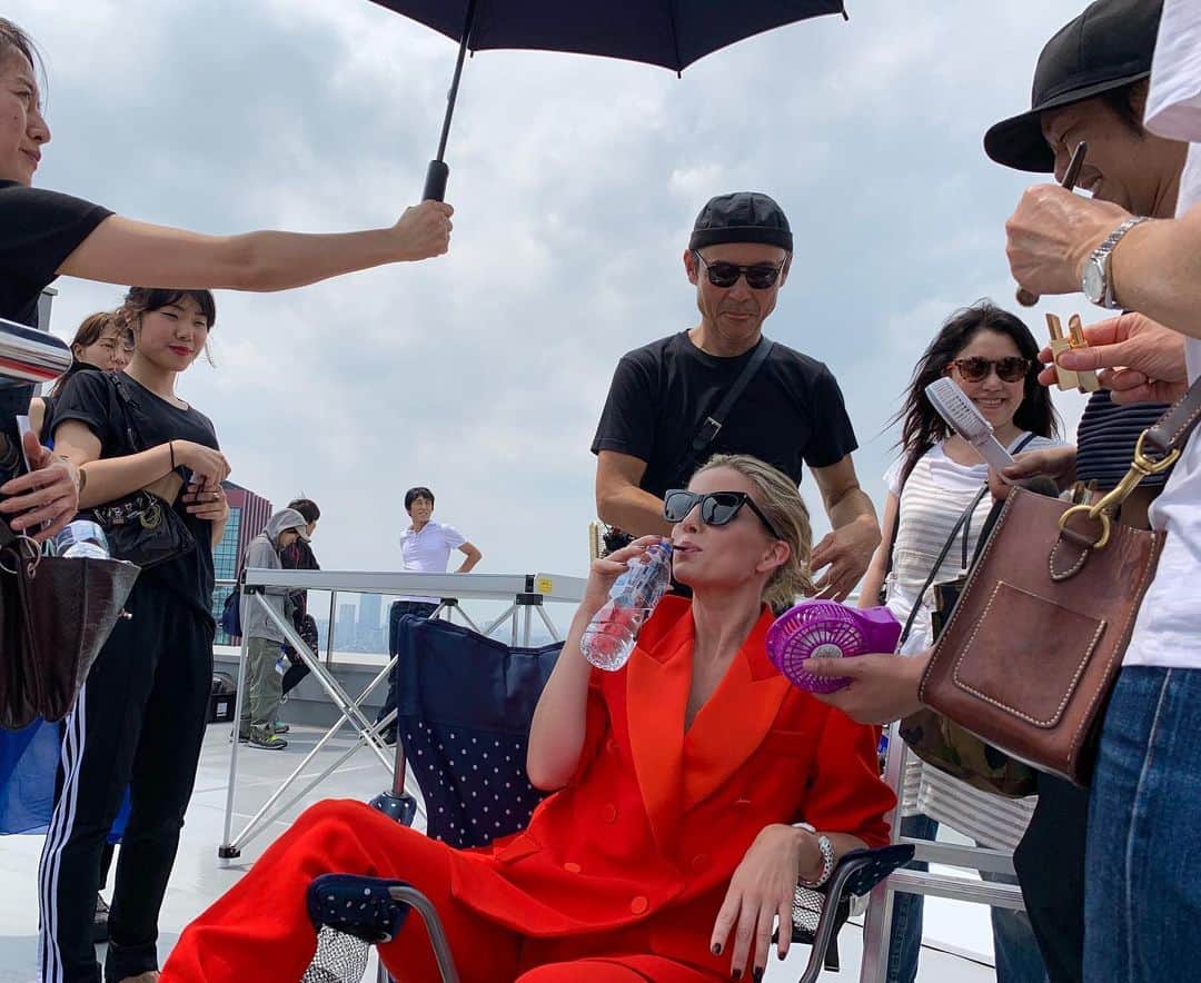 アナベル・ウォーリスのインスタグラム：「Tokyo I have had the absolute best time enjoying you this week. Thank you for the adventure..and for allowing me to be a ridiculous human!! I have loved every moment...even if I’m too tired to speak 😎✈️」