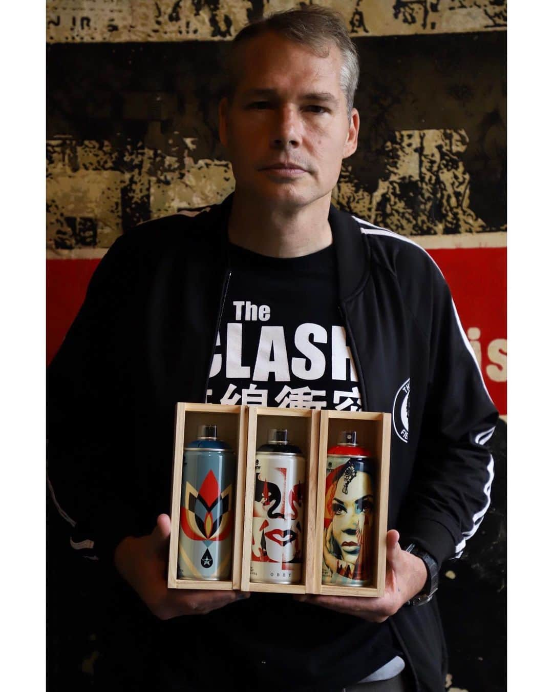 Shepard Faireyさんのインスタグラム写真 - (Shepard FaireyInstagram)「I've been using Montana spray paint for many years because it gives the best performance and durability of all the paint brands that I've tried out. When I was younger, and I was doing things very spontaneously, I wasn't thinking about longevity, but even for an ephemeral art form like street art or graffiti, I think we all want paint to stand the test of time as much as possible. Creating and releasing these cans with Montana, which showcase my art using the paint that I use for my fine art in the studio and the murals that I make, it's a  logical and awesome collaboration. Thanks for giving me a little bit of love and another canvas for me to work on. It's very meta - the can that makes the art, that ends up on the can. - Shepard﻿⠀ ⠀⠀⠀⠀⠀⠀⠀⠀⠀﻿⠀ The @obeygiant X @beyondthestreetsart X @montana_colors 30th Anniversary Cans are now available online at beyondthestreets.com. Shop link in bio.」6月22日 6時18分 - obeygiant