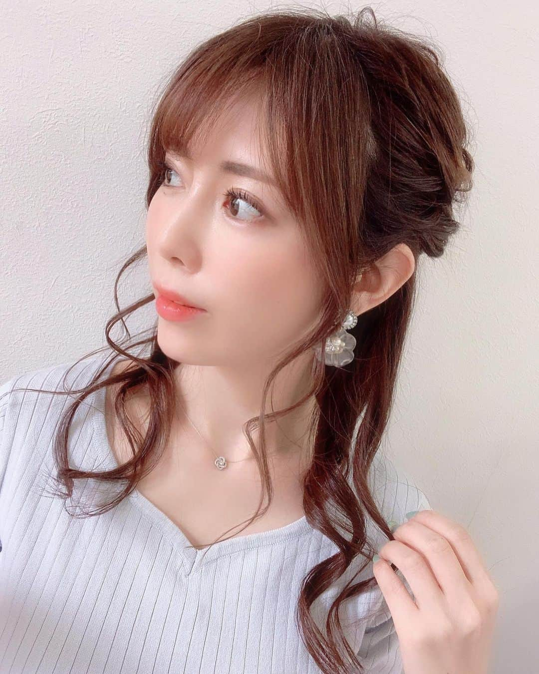 さわいえりさんのインスタグラム写真 - (さわいえりInstagram)「可愛いヘア💕  渋谷にあるキマル(@kimaruhairstaff )で 可愛いハーフアップにして頂きました♪  お気に入りです✨ またお願いしたいなぁ☺️ ・ ・ トップスlvn411-0536 @lerevevaniller ・ ・ ・ ・ ・ ・ ・ ・ ・ ・ ・ #lerevevaniller #vaniller_style #pr #ヘアセット#ヘアモデル#サロモ#ハーフアップ」6月22日 7時14分 - beauty_eri7