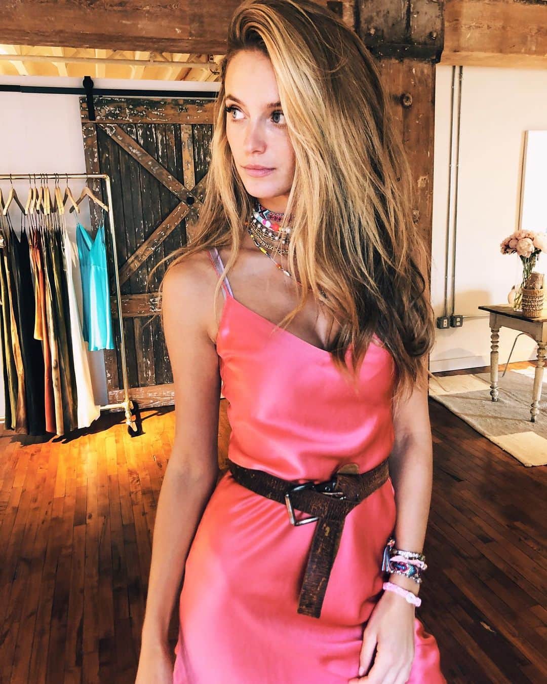 ダニジョーのインスタグラム：「STAY SWEET ✨🍭🍧 Our girl @katebock in all the NEWness • tap to shop #dannijogirls」