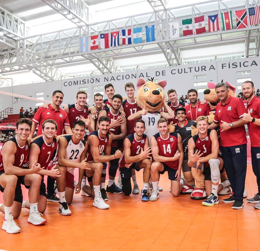 USA Volleyballさんのインスタグラム写真 - (USA VolleyballInstagram)「Our U.S. Pan Am Cup team 🇺🇸 swept  Puerto Rico 🇵🇷 25-17, 25-23, 25-18 to finish 5th in Colima, Mexico!  Great job, guys! 🤩」6月22日 7時41分 - usavolleyball