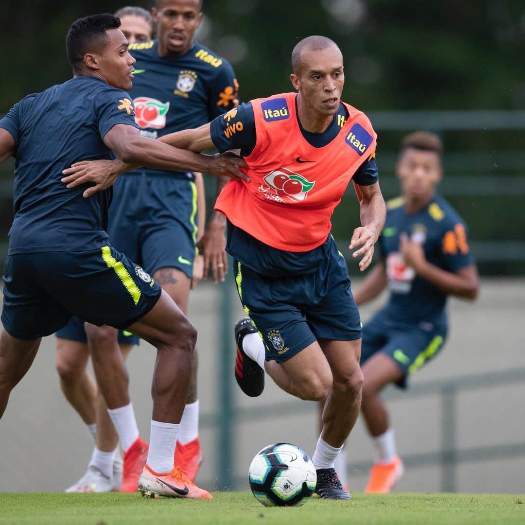 ミランダのインスタグラム：「🇧🇷👊🏽」