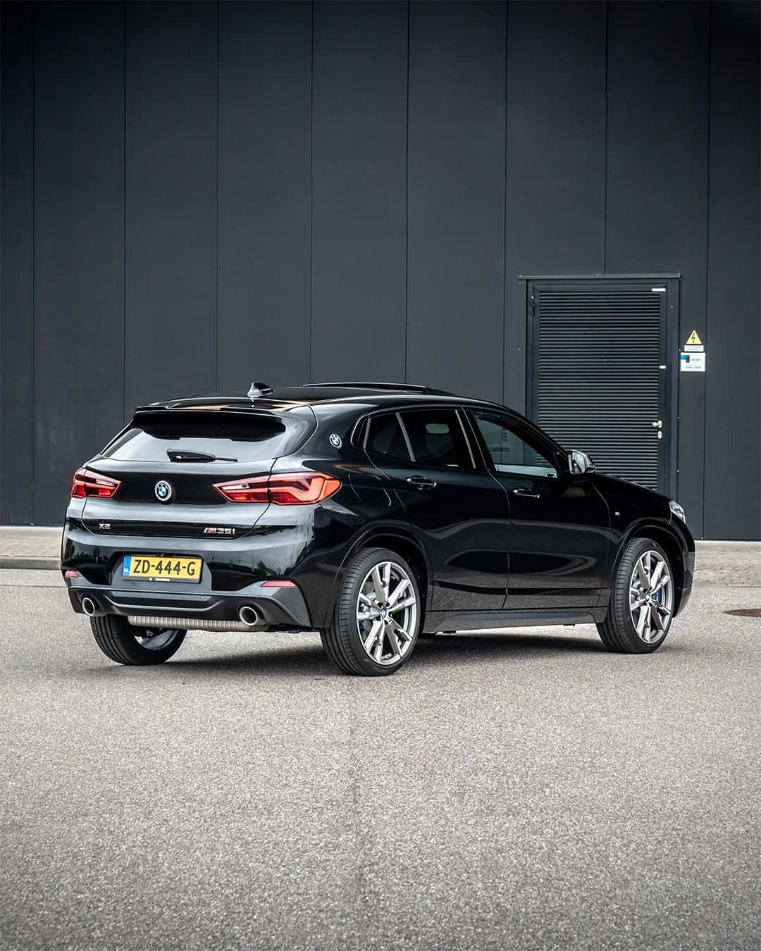 BMWのインスタグラム：「Relish looking at an outstanding character. The BMW X2. #BMWrepost @gijsbertterhaar @dusseldorpbmw  #BMW #X2 __ BMW X2 M35i: Fuel consumption in l/100 km (combined): 8.4 - 8.1. CO2 emissions in g/km (combined): 191 - 185*; *All performance, fuel consumption and emissions figures are provisional. The values of fuel consumptions, CO2 emissions and energy consumptions shown were determined according to the European Regulation (EC) 715/2007 in the version applicable at the time of type approval. The figures refer to a vehicle with basic configuration in Germany and the range shown considers optional equipment and the different size of wheels and tires available on the selected model. The values of the vehicles are already based on the new WLTP regulation and are translated back into NEDC-equivalent values in order to ensure the comparison between the vehicles. [With respect to these vehicles, for vehicle related taxes or other duties based (at least inter alia) on CO2-emissions the CO2 values may differ to the values stated here.] The CO2 efficiency specifications are determined according to Directive 1999/94/EC and the European Regulation in its current version applicable. The values shown are based on the fuel consumption, CO2 values and energy consumptions according to the NEDC cycle for the classification. For further information about the official fuel consumption and the specific CO2 emission of new passenger cars can be taken out of the „handbook of fuel consumption, the CO2 emission and power consumption of new passenger cars“, which is available at all selling points and at https://www.dat.de/angebote/verlagsprodukte/leitfaden-kraftstoffverbrauch.html.」