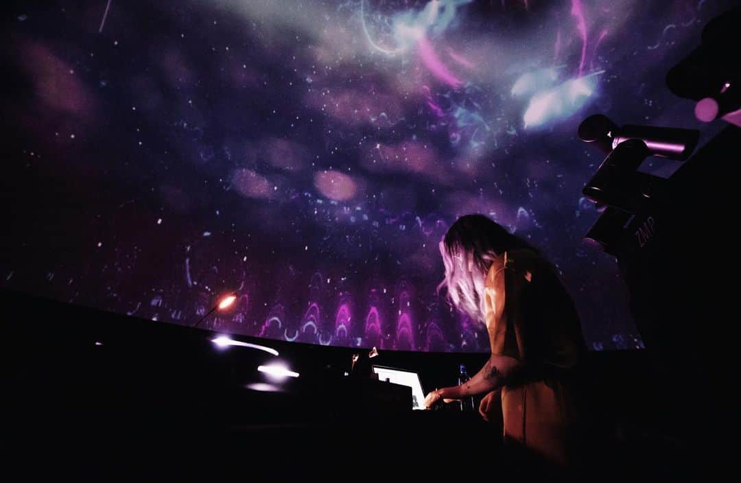 TOKiMONSTAさんのインスタグラム写真 - (TOKiMONSTAInstagram)「Last night was an incredible experience performing 2 shows at the Hayden Planetarium (@museumofscience) in Boston.  The audience laid back in recliners while getting immersed in dome projected visuals. Well, until everyone got up and started dancing. All the visuals were projected 360degrees, on the ceiling, everywhere! Peep these pics! ⁣ ⁣ 📸 @nd__」6月22日 8時05分 - tokimonsta