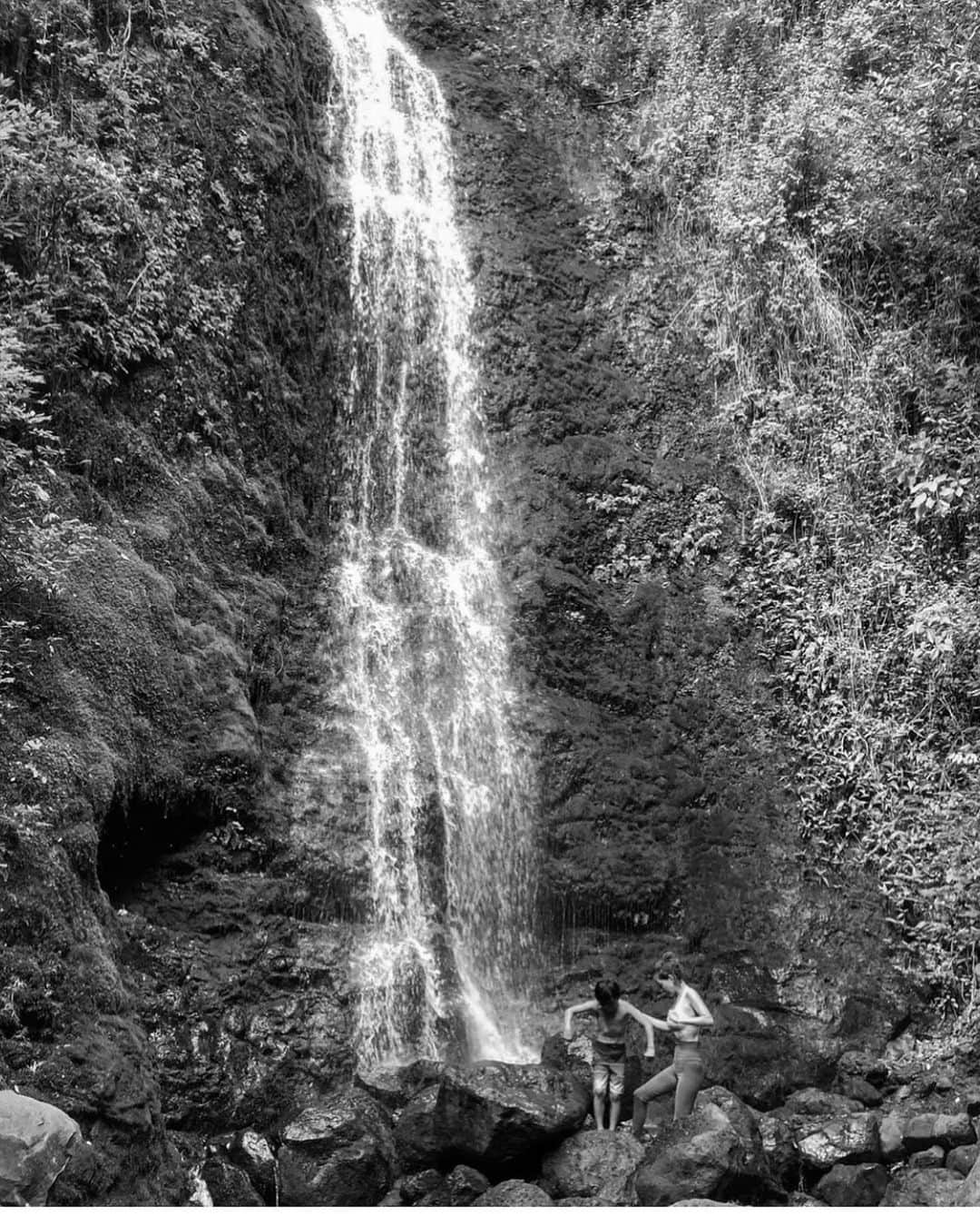 梨花 さんのインスタグラム写真 - (梨花 Instagram)「hawaiiに存在する滝を、 いくつまわったかな☺️🕊」6月22日 8時17分 - rinchan521