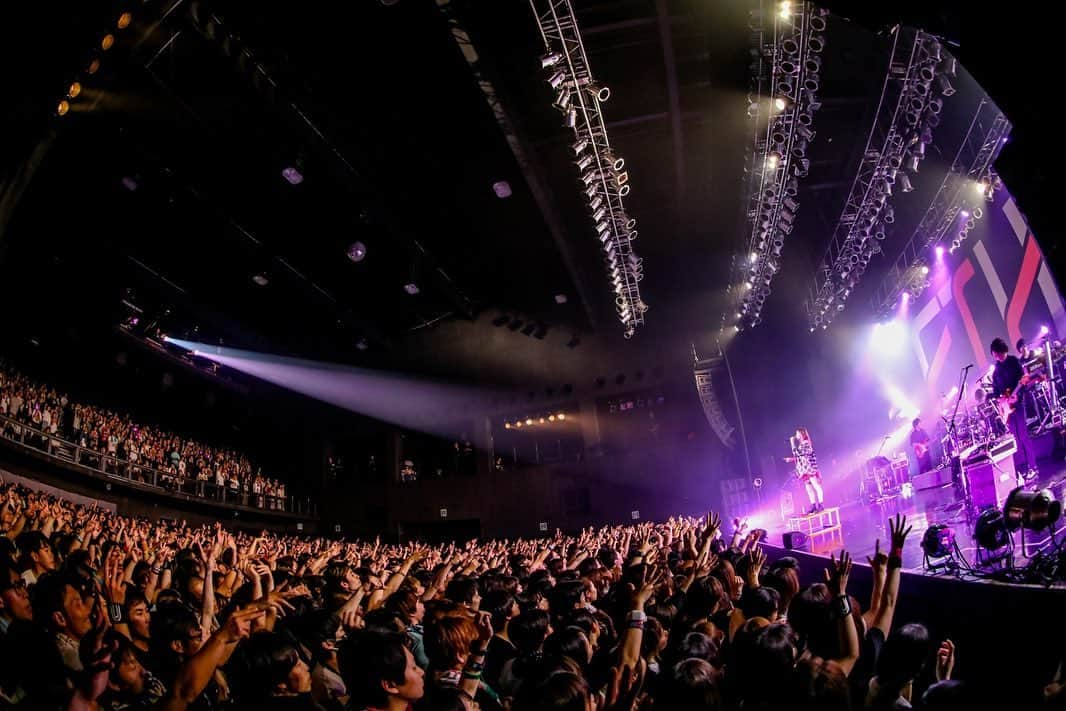 LiSAさんのインスタグラム写真 - (LiSAInstagram)「『UNISON SQUARE GARDEN「fun time HOLIDAY 7」(W/LiSA)』 【BLOG】http://ameblo.jp/lxixsxa/ 更新しました☻ photo  by. @vizkage  #unisonsquaregarden #lisa」6月22日 8時35分 - xlisa_olivex