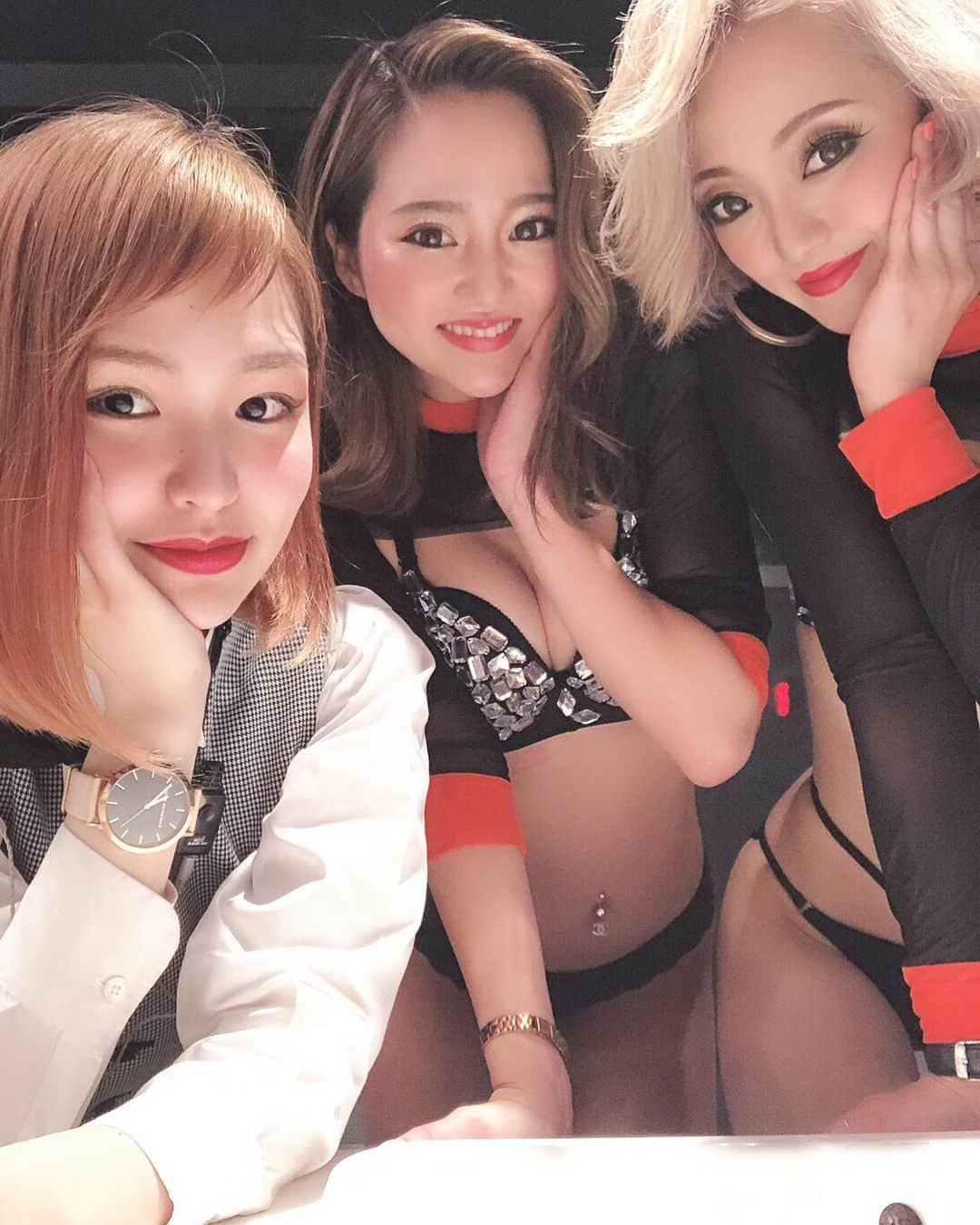 のインスタグラム：「𓇬𓇬𓇬 . 今夜も菜月と踊るよー！ . #アンモナ #名古屋組 #🍤🍤🍤 . 𓇬𓇬𓇬 #tryharddancers#osaka#anmona#TryHardJapan‬#osaka2nite#モナキング#クラブアンモナ#トライハードダンサーズ#大阪#中丸千愛」