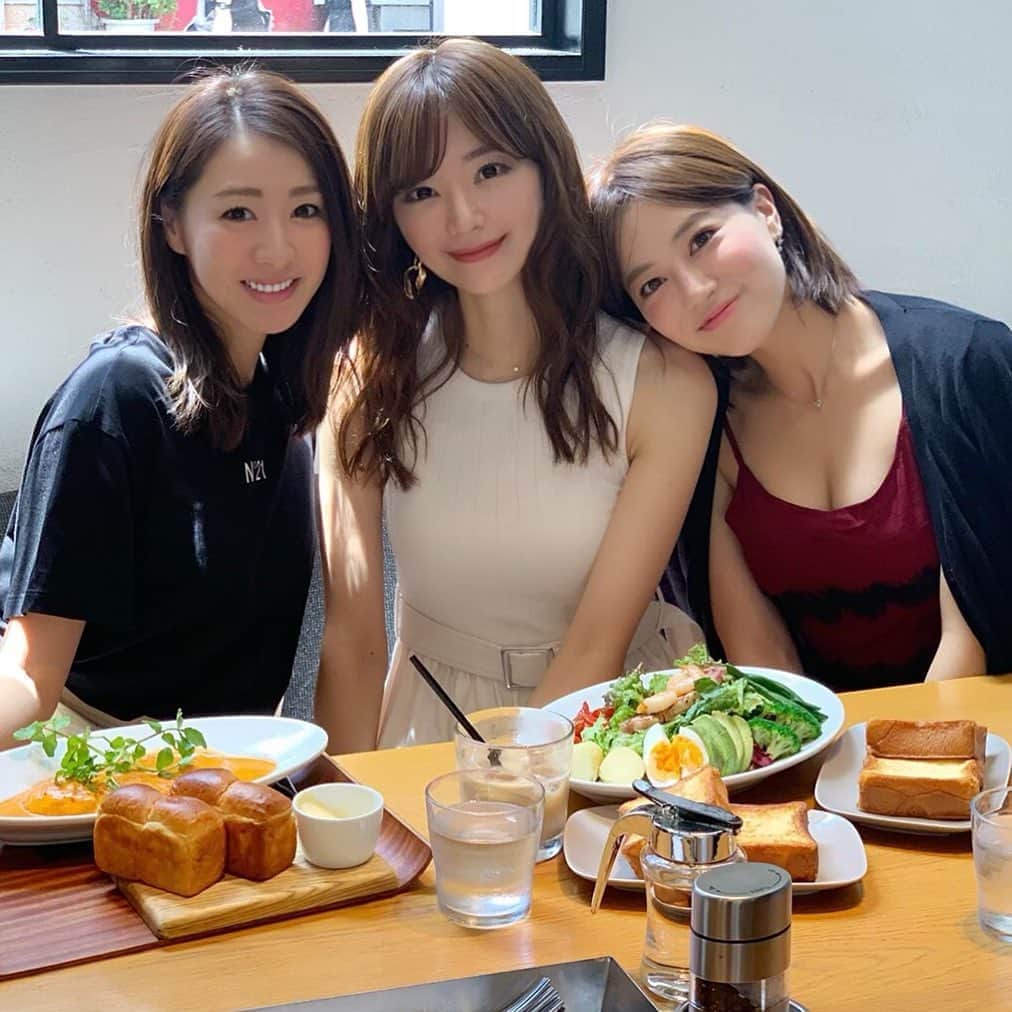 杉下理世のインスタグラム：「先日の３人ランチ💓 ゆきりなちゃんと😋 可愛い子を見ると美意識が高まって、 この日から結構フェイスマスクとかしちゃってる🤭✨ #恵比寿ランチ #ランチ #女子会 #東京 #恵比寿 #エムハウス #マーサーカフェ」