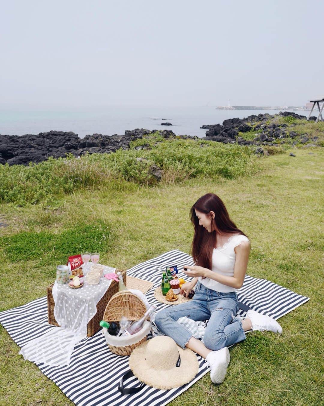 ティナ さんのインスタグラム写真 - (ティナ Instagram)「All laugh in the Jeju sun with such beautiful souls☀️ #akoco #akocoinjeju #akocofam #akocoflawlessvacation #제주 #jeju @akoco_official」6月22日 8時49分 - soobeanie_
