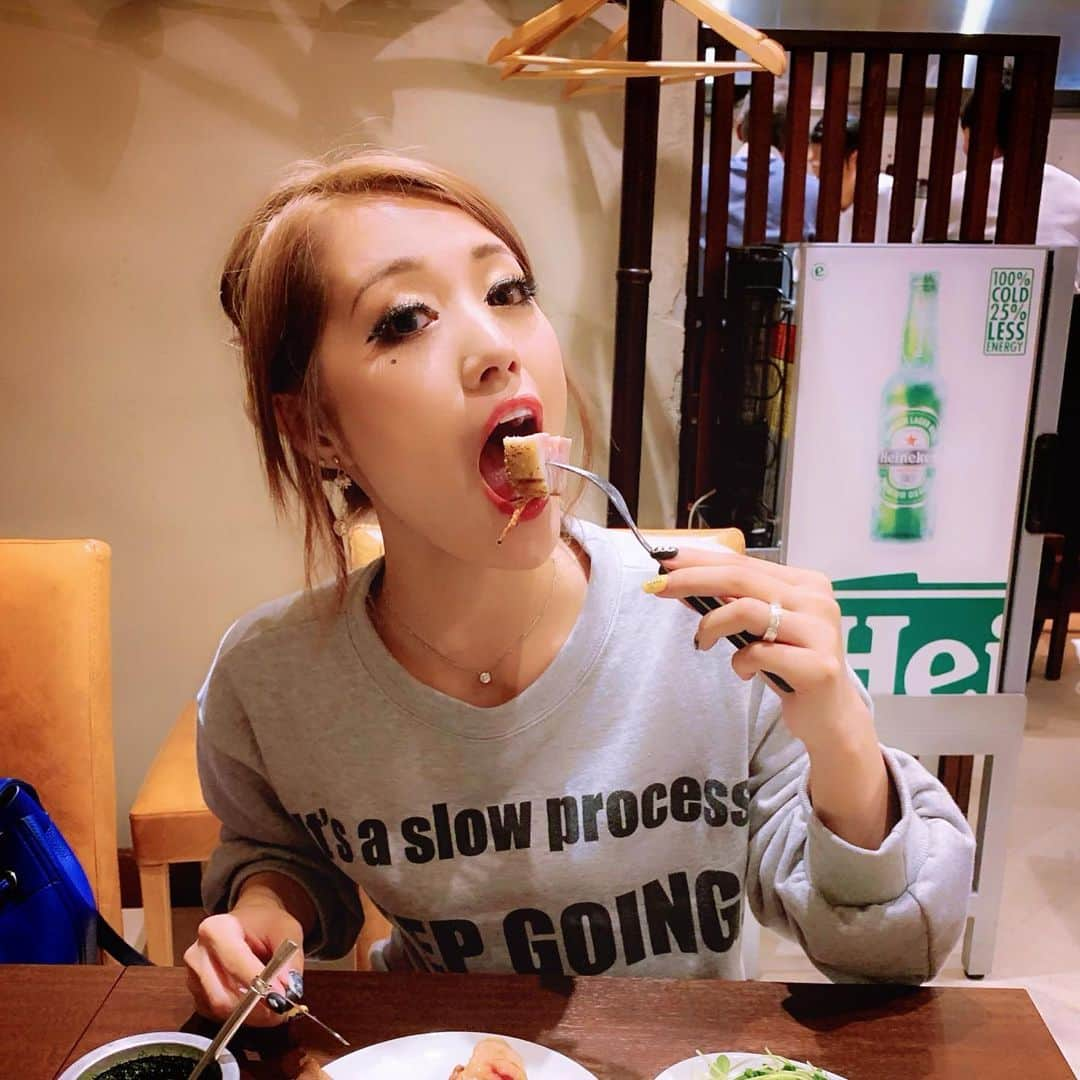 五月千和加さんのインスタグラム写真 - (五月千和加Instagram)「. 肉肉肉🍖🥓🥩 毎日お肉食べてる😉💪🏻✨✨ . @nikukai_uno は赤身のお肉食べ放題！ 牧草牛だから健康にも良し！ ヘルシーでお腹いっぱいになる💖 . #肉塊uno #肉塊 #夕食 #ご飯 #タンパク質 #健康 #健康美 #筋肉 #美ボディ #美ボディ作り #食べ放題 #恵比寿 #meat #dinner #bodymake #body #tokyo #グルメ #restaurant #レストラン #armani #armaniexchange #アルマーニ #アルマーニエクスチェンジ #ステーキ #ダイエット #健康美 #ヘルシーフード」6月22日 8時54分 - satsuki_senwaka