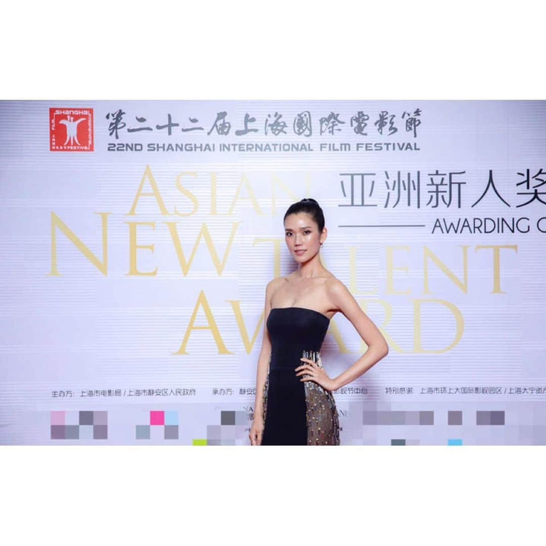 TAO（岡本多緒）さんのインスタグラム写真 - (TAO（岡本多緒）Instagram)「It was such an honor to be a presenter at the Shanghai International Film Festival, ”Asian New Talent Award”.✨ I tried introducing myself in Mandarin for the first time! (So pls don’t judge too hard😅) 谢谢 上海🙏❤️﻿ and congratulations to all the winners and nominees👏 ﻿ ﻿ 上海国際映画祭のアジアンニュータレントアワードにてプレゼンターを務めさせて頂きました✨初めてチャレンジした下手くそな中国語での自己紹介も温かく見守っていただきました😭❤️招待していただいて本当に光栄です🙏 谢谢 ﻿ ﻿ #shanghaiinternationalfilmfestival #上海国際映画祭 #SIFF #losttransmissions」6月22日 8時54分 - taookamoto