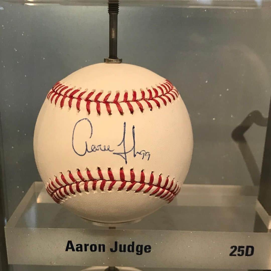牧野真莉愛さんのインスタグラム写真 - (牧野真莉愛Instagram)「♡ ♡ ❤Aaron Judge❤ Hi Judge，it's good to see you︎，too︎💕︎ ･ 99  Aaron Judge  RF ･ ♡ ♡  #AaronJudge ❤ #Judge #ALLRISE #AaronJudge99 #NewYorkYankees #Yankees #MLB #モーニング娘19 #morningmusume19」6月22日 8時58分 - maria_makino.official