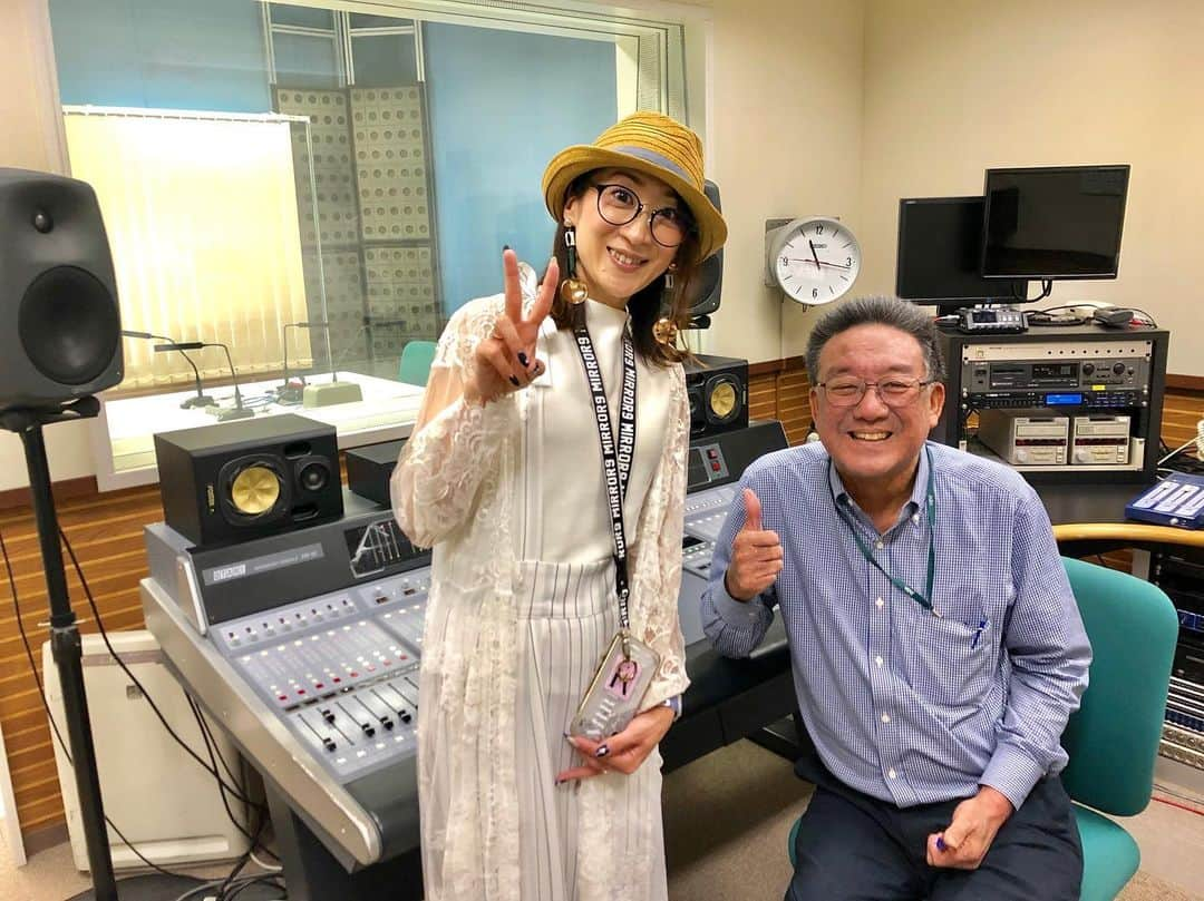 西尾夕紀さんのインスタグラム写真 - (西尾夕紀Instagram)「昨日から東海地区に 来ています😊👍 放送局や、取材も スムーズに進み 最後のラジオ番組まで 時間が空きましたので ちょっと休憩タイーム‼️ っと😳 そこに💦  謎の⁈ ラグビー🏉部に…  謎のバイオリニスト🤣🤣🤣 マネージャー山口君‼️ 毎日現場を楽しく明るく盛り上げてくれてます🙄  本日は、桑名、鈴鹿へ お邪魔しますよ。  皆さま待っていて下さいねー😉 [関東地区] ■6/26(水)15:00〜 ミュージックショップダン(東十条)　(問)03-3913-6371 ■6/27(木)12:00〜 鈴木楽器(町田市)　(問)0427-26-9811 「東海地区」 ■6/22(土)11:00〜 サウンドイン松岡(三重県桑名駅前)　(問)0594-22-6380 ■6/22(土)15:00〜 鈴鹿ハンター2F大催事場 (三重県鈴鹿市)　(問)みどり楽器　0593-82-2630 ■6/23(日)12:00〜 ヨシヅヤ清洲店1Fセンターコート (愛知県清須市) (問)名音堂 058-232-1744 ■6/23(日)15:30〜 サニーレコード 店頭 (愛知県共和駅前)　(問)0562-47-6025 「関西地区」 ■6月29日（土）13:00〜トークタウン専門店街（大阪府岸和田市） （問）0724-39-4406ヤングレコードトークタウン店 ■6月29日（土）16:00〜おおとりウィングス（大阪府堺市） （問）0725-41-4808マルゼン楽器店 ■6月30日（日）12:30〜イズミヤ今福（大阪市城東区） （問）072-396-9070サウンドギガ ■6月30日（日）16:00〜イオン尼崎（兵庫県尼崎市） （問）072-396-9070サウンドギガ  6月24日（月）Café&StudioSMILE　「新曲キャンペーン&ものまねステージ」 ・オープン：18:00 ・スタート：19:30 ・料金お1人様：5.500円（Food+１Drink付き） 開催場所：千葉県木更津市金田東5-14-7 Café&StudioSMILE　（問）0438-97-6300 「青森県」 ■7月14日（日）1回目11:00〜・2回目・14:00〜 サンロード青森（サンホールオープンスペース） ■7月15日（月・祝）1回目11:00〜・2回目・14:00〜 ラ・セラ東バイパスショッピングセンター（1階フードコートオープンスペース）」6月22日 9時00分 - yuki_nishio_