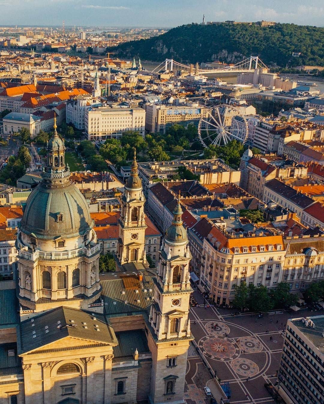 リッツ・カールトンさんのインスタグラム写真 - (リッツ・カールトンInstagram)「As the city glows with golden reflections, find your peaceful retreat above at The Ritz-Carlton, #Budapest. ⁣﻿ ⁣﻿ #Hungary #Europe #TravelEurope #sunset #goldenhour #peaceful #retreat #cityscape #cityview #roomwithaview #getaway #architecture #travel #travelgram #Instatravel #traveldiaries #PaidPartner #RCPartner via – @lesleyannemurphy」6月22日 9時00分 - ritzcarlton