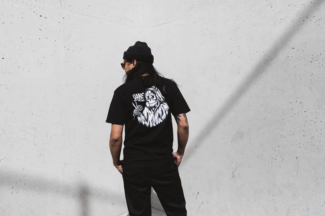 vansさんのインスタグラム写真 - (vansInstagram)「Just in: The Peace Reaper Tee and lots of other men's apparel pieces just in time for summer. Shop or find a store near you at vans.com」6月22日 9時07分 - vans