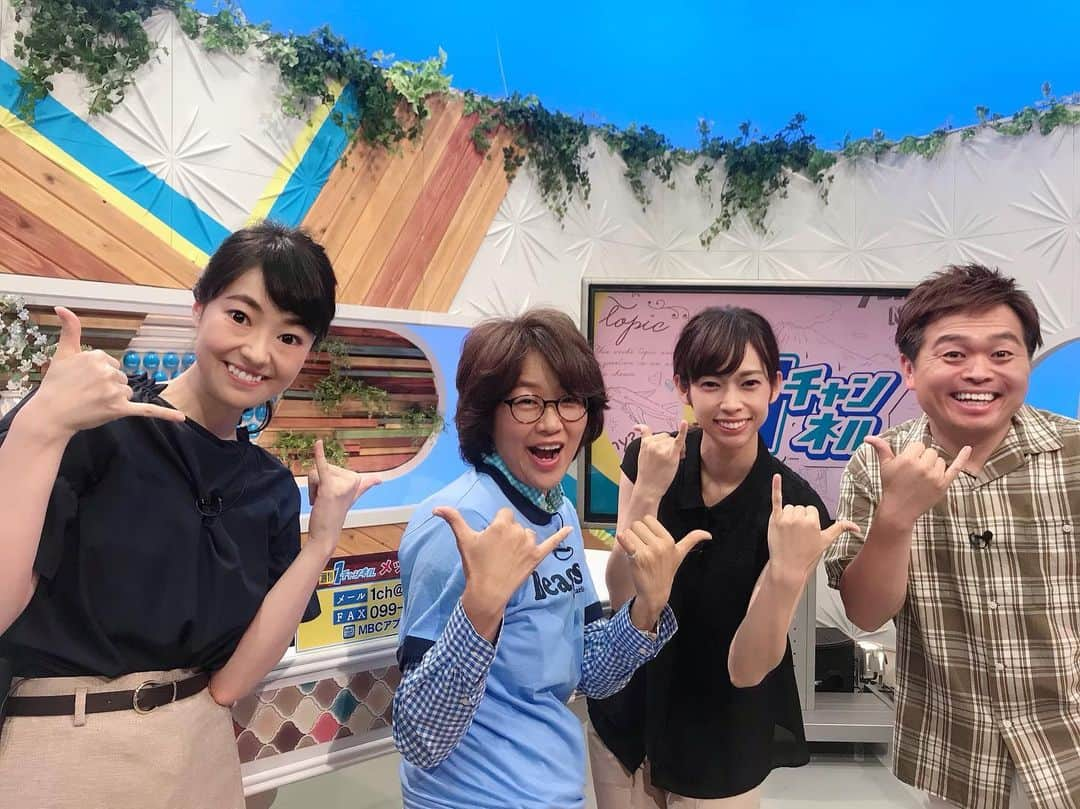 山口真奈さんのインスタグラム写真 - (山口真奈Instagram)「このあと、9:30-からMBCテレビ週刊1チャンネル オンエアです📺✨ きょうの週刊1チャンネルは鹿児島銀行の新本店別館ビルが完成！お披露目を前に木藪アナが生中継でご紹介します✨✨1階、2階の「よかど鹿児島」に登場するバラエティあふれるお店と、その画期的な利用方法も！！そして、1チャンスポーツはリポーター松下さんがあるスポーツにチャレンジ🏐✨また、織り機や素材で溢れる着物工房で、新たな織り機を置くためのスペースを確保するため、着物の端切れを使った一味違う収納棚を柴さんがハンズマンのコーナーでご紹介します🛠雨に関する情報もお送りします。 ☆☆☆☆☆☆☆☆☆☆☆☆☆☆☆☆☆☆☆☆☆☆☆☆☆☆☆ #鹿児島 #テレビ #mbc #mbcテレビ #1ch #週刊１チャンネル #司会 #スタジオ #野口たくお さん#松下愛 さん#柴さとみ さん#木藪亮太 #アナウンサー #山口真奈 #ヘアメイク #鹿児島ノーブル #情報番組 #お出かけ #スポーツ #中継 あります！」6月22日 9時15分 - manayamaguchi0417