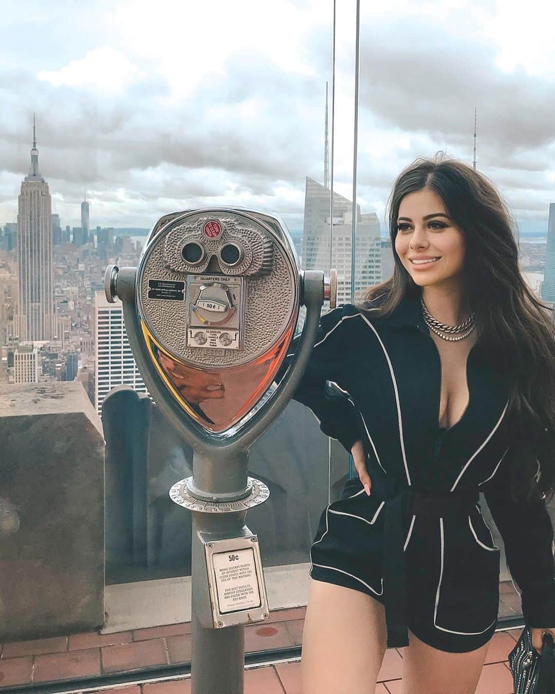 Azzyのインスタグラム：「Being a tourist in NYC 📸 Where should I go next!?」