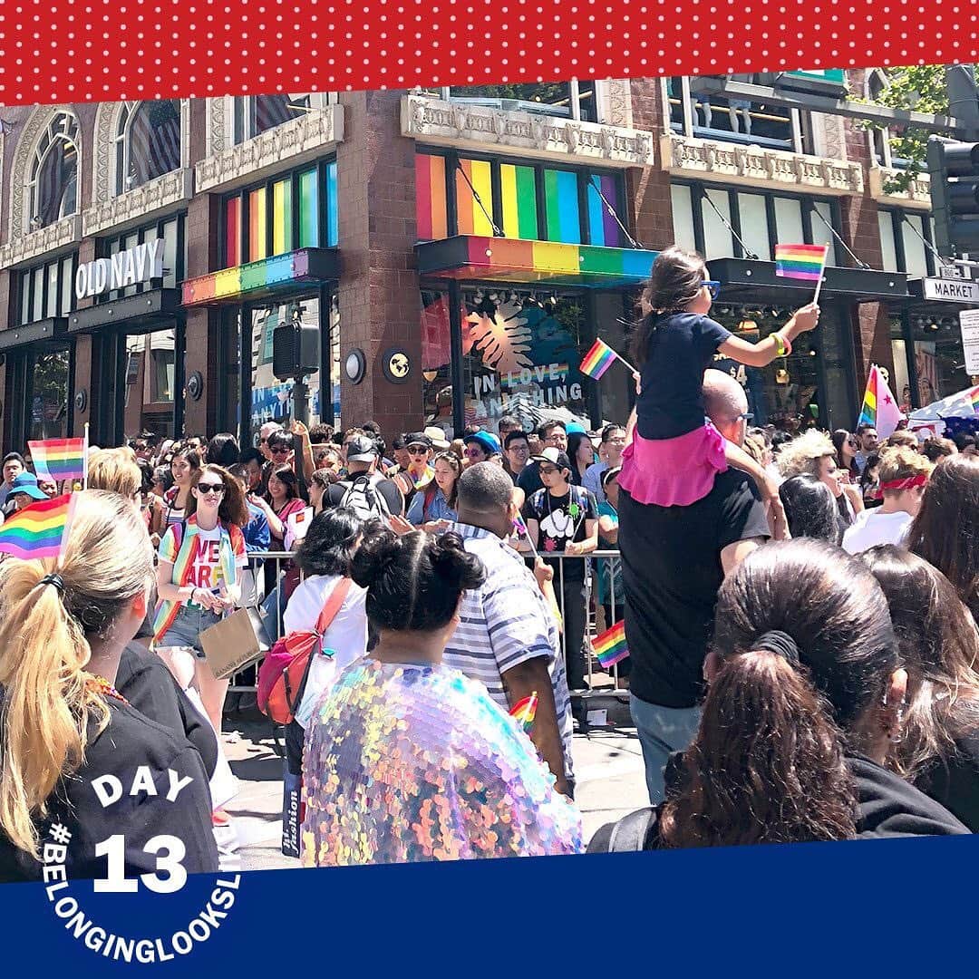 Old Navyさんのインスタグラム写真 - (Old NavyInstagram)「#fbf to our san fran flagship during last year's #pride parade 🏳️‍🌈 see you out there next weekend? . #belonginglookslike pride」6月22日 9時38分 - oldnavy