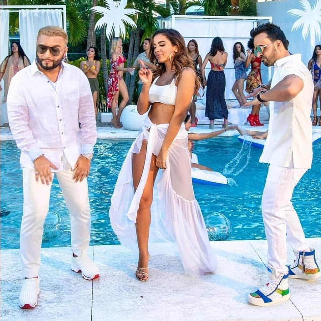 euanittaさんのインスタグラム写真 - (euanittaInstagram)「Ya escuchaste "palante" hoy? @alexsensation @luisfonsi」6月22日 9時39分 - anitta