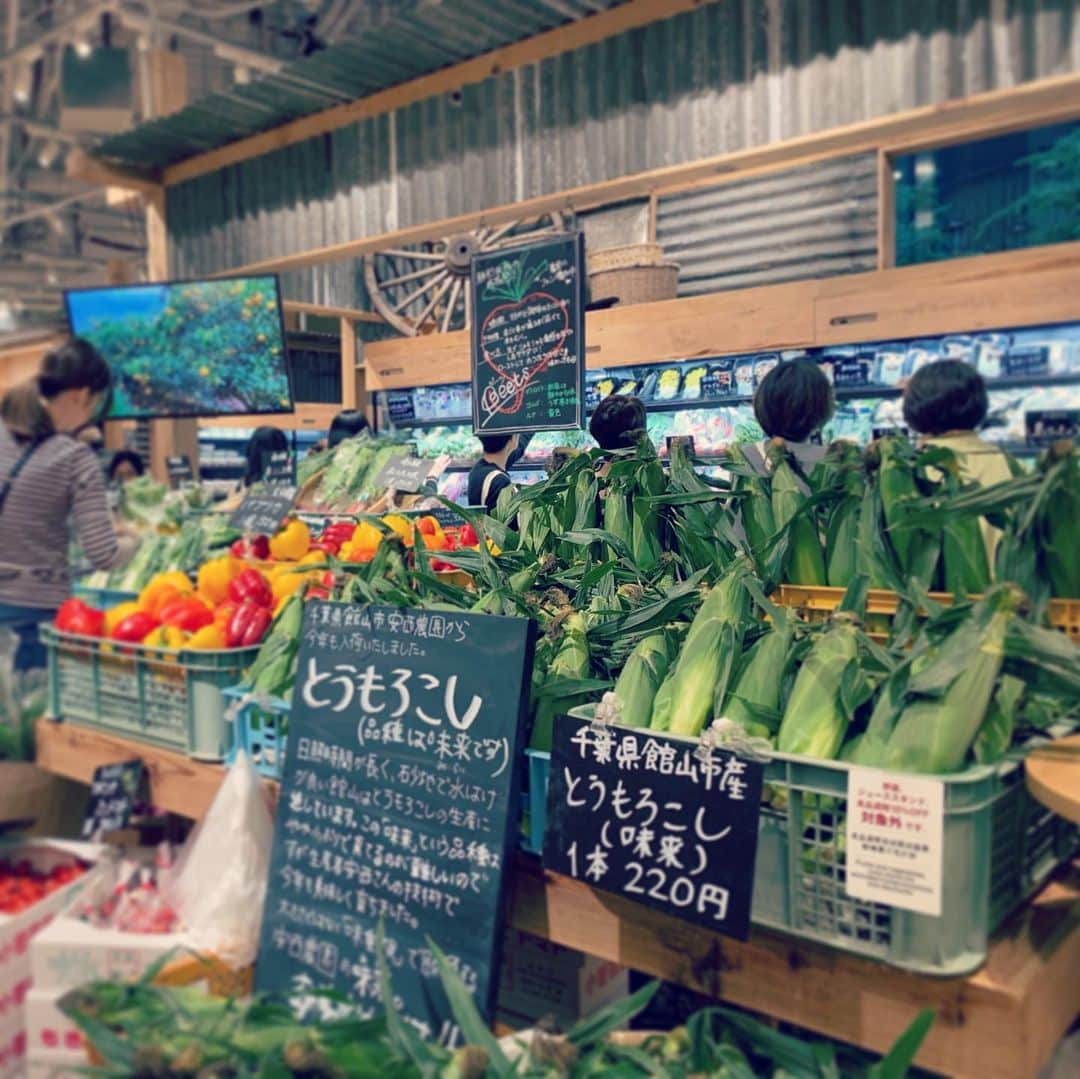 MEGさんのインスタグラム写真 - (MEGInstagram)「Muji Ginza.  ロンドンにもムジあるけど、日本のはパン屋さんがあったり、お茶コーナーあったり、冷凍食品とかもだし、食料品がすごい増えてるんだねぇ。鍋用のちっちゃいカセットコンロ、欲しいなぁ。」6月22日 9時54分 - _x_meg_x_