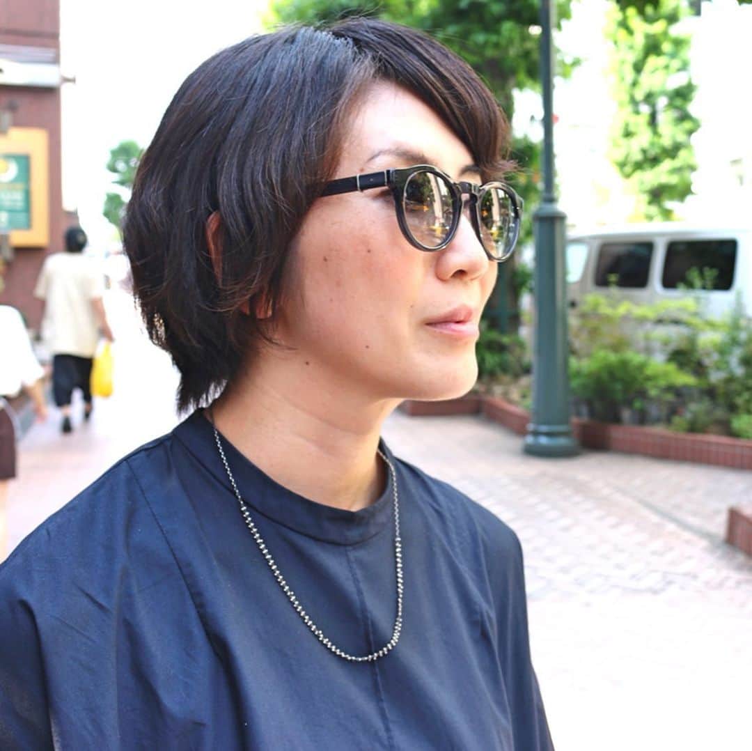 のインスタグラム：「Today's SNAP Agent staff: Kumano model.932 col.321 #agentkumano  #eyewear  #robertmarc  @robertmarcnyc  #sunglasses #ロバートマーク #サングラス #staffsnap  #staffphoto #メガネ女子  #メガネ人 #ootd  #ootdfashion #fashion #snap #store  @globespecs_official  #tokyo  #opticalstore #wholesalebrand  #anneetvalentin #lunor #lescalunetter #robertmarc #laloop #dianetaylor  #gernotlindner  #ahlem」